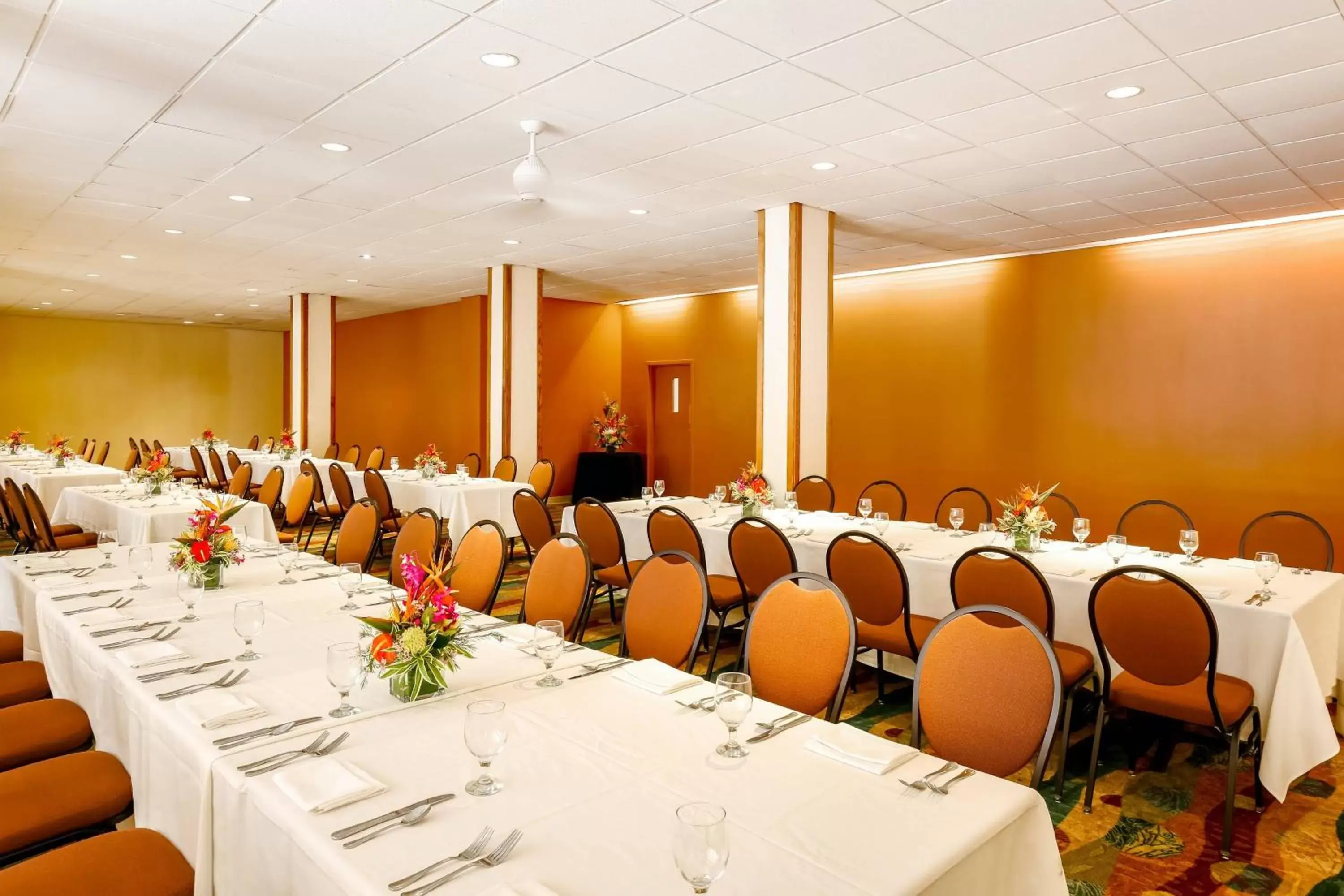 Meeting/conference room in Courtyard by Marriott King Kamehameha's Kona Beach Hotel