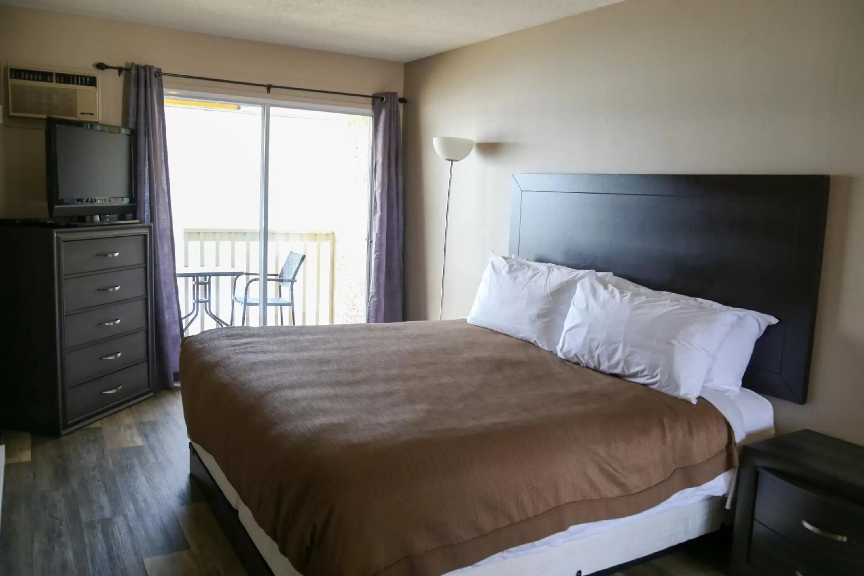 Bed in Richter Pass Beach Resort