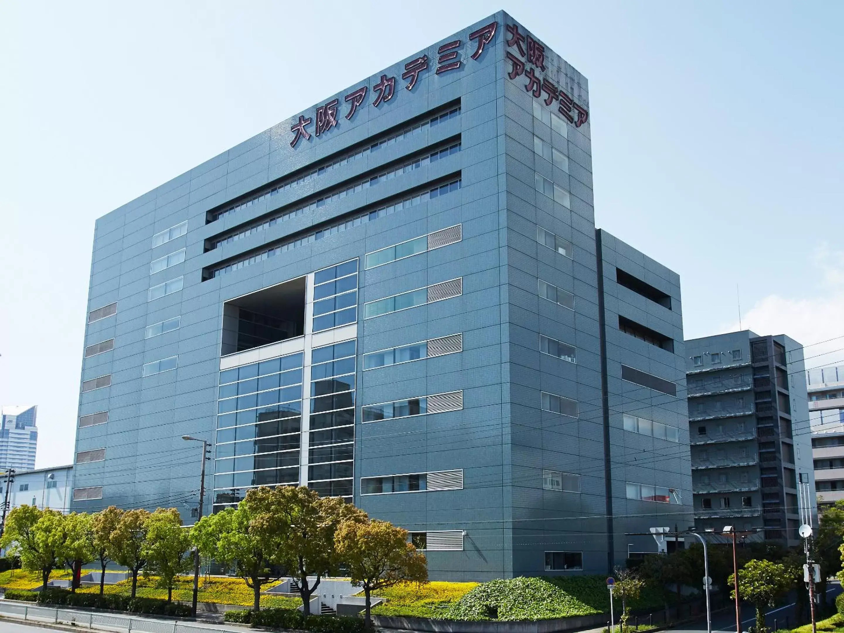 Property building in Osaka Academia Property building in Osaka Academia