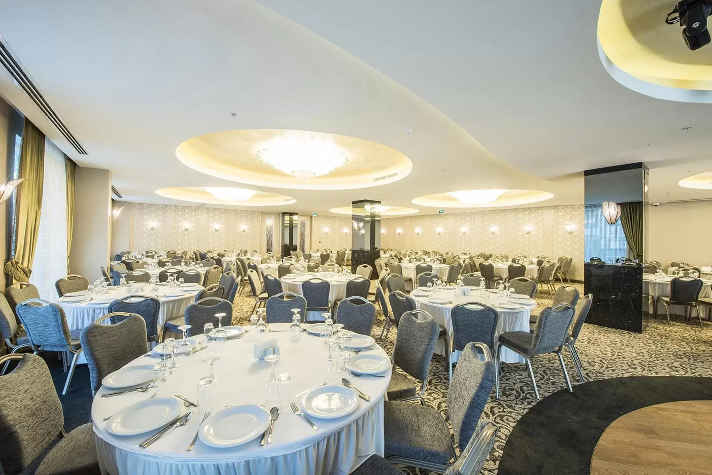 Banquet/Function facilities, Restaurant/Places to Eat in Ramada by Wyndham Gemli̇k