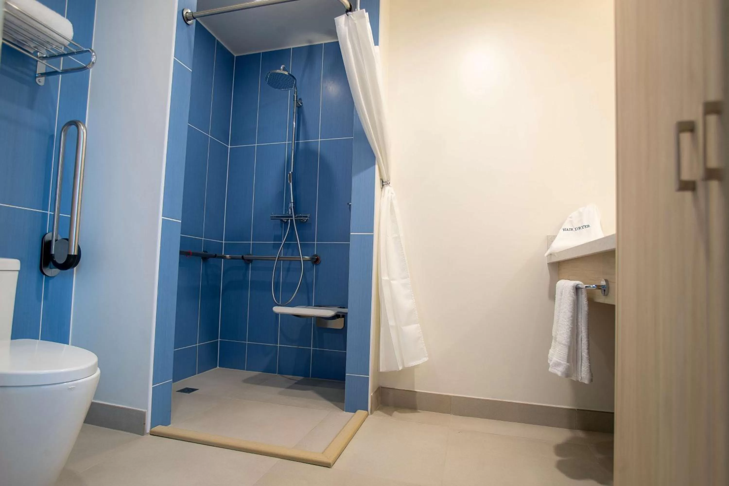 Bathroom in Hampton By Hilton Quito La Carolina Park