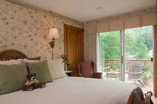 Bed in Inn at Ellis River