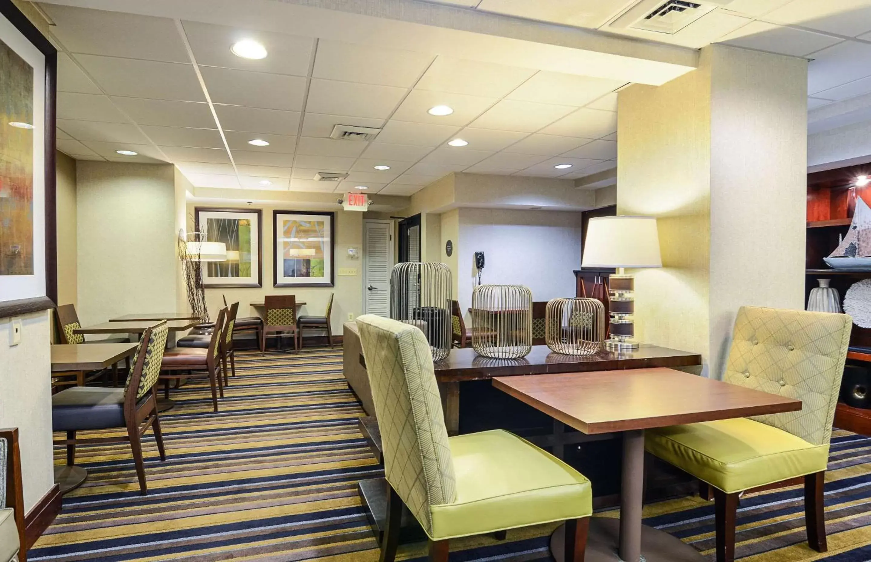 Restaurant/Places to Eat in Comfort Inn Downtown DC/Convention Center