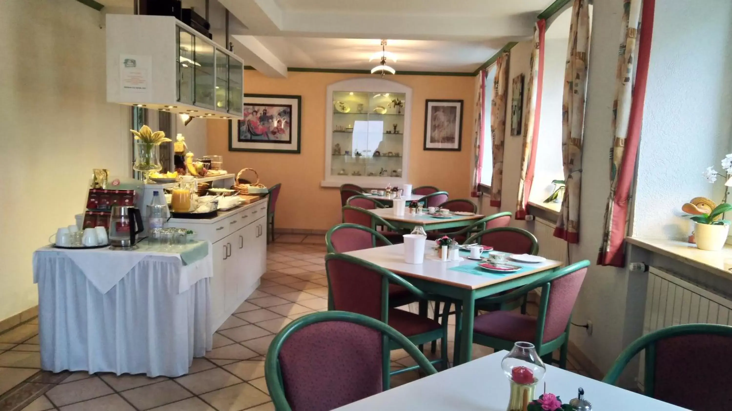 Restaurant/Places to Eat in Haus am Kurpark Hotel Garni