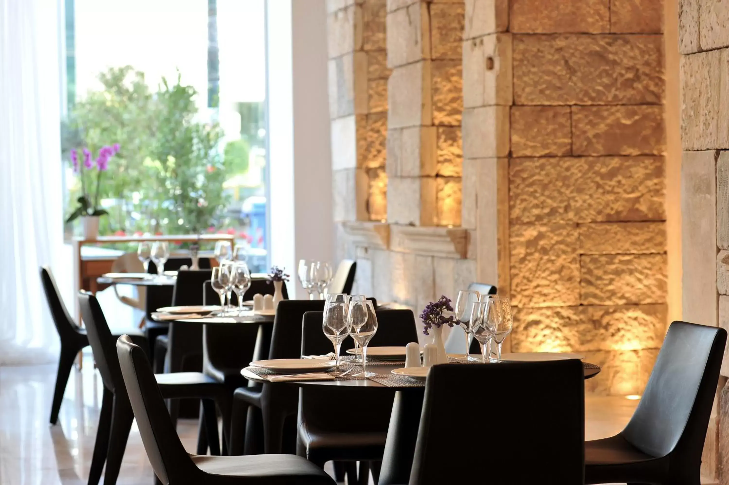 Restaurant/Places to Eat in Athenaeum Grand Hotel