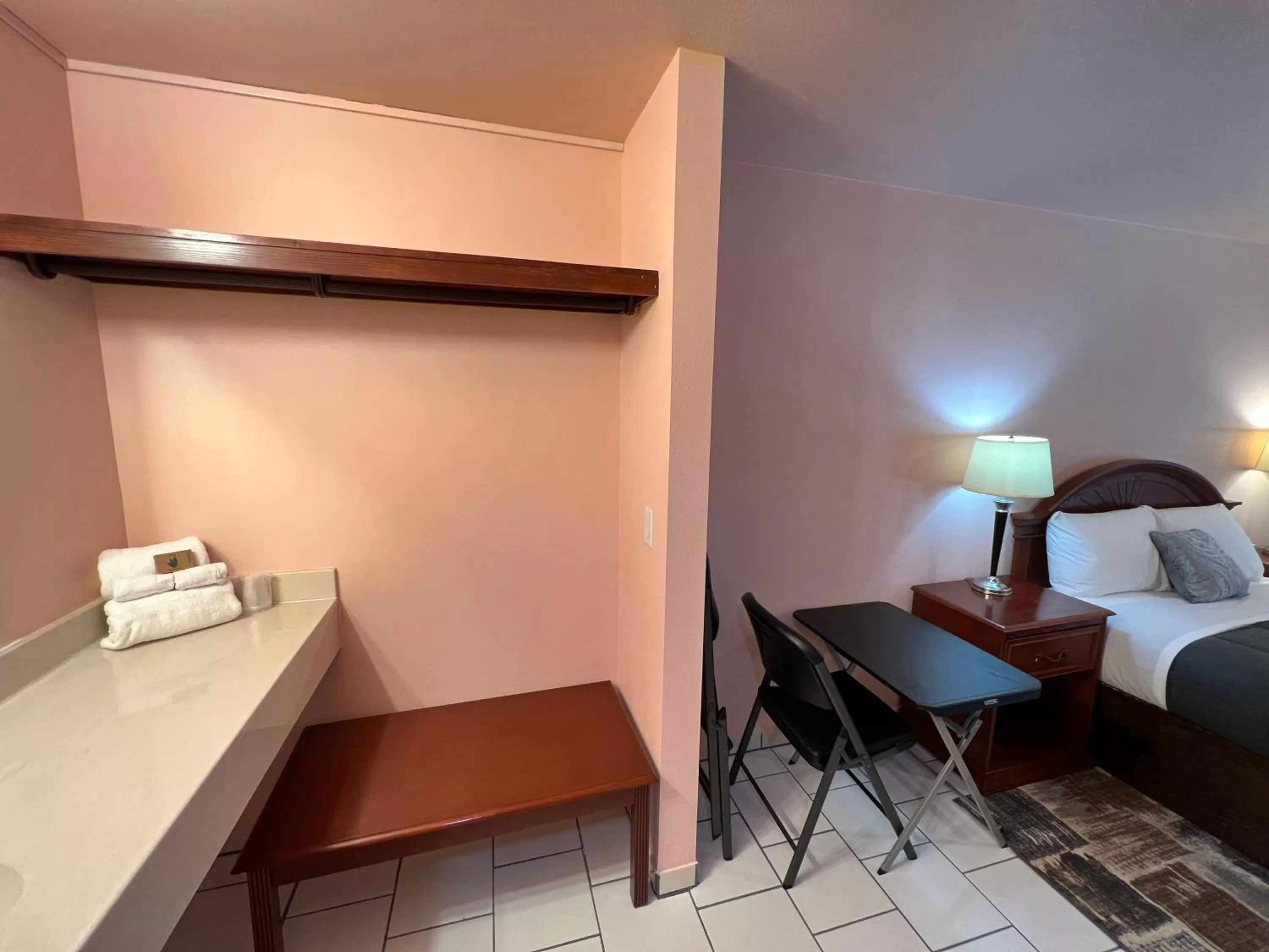 Bed in Frazier View Motel