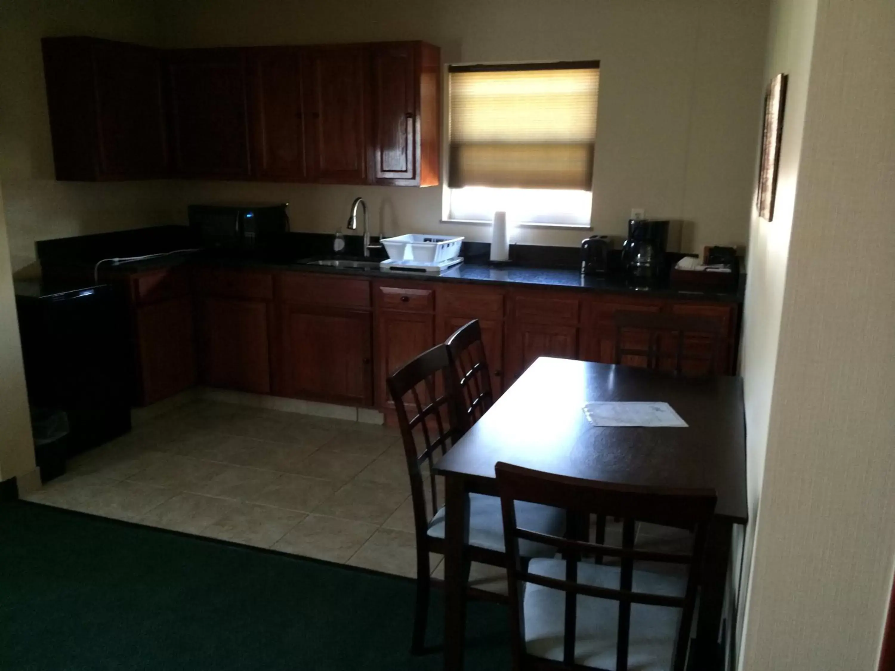 Kitchen or kitchenette, Kitchen/Kitchenette in Pacer Inn & Suites Motel