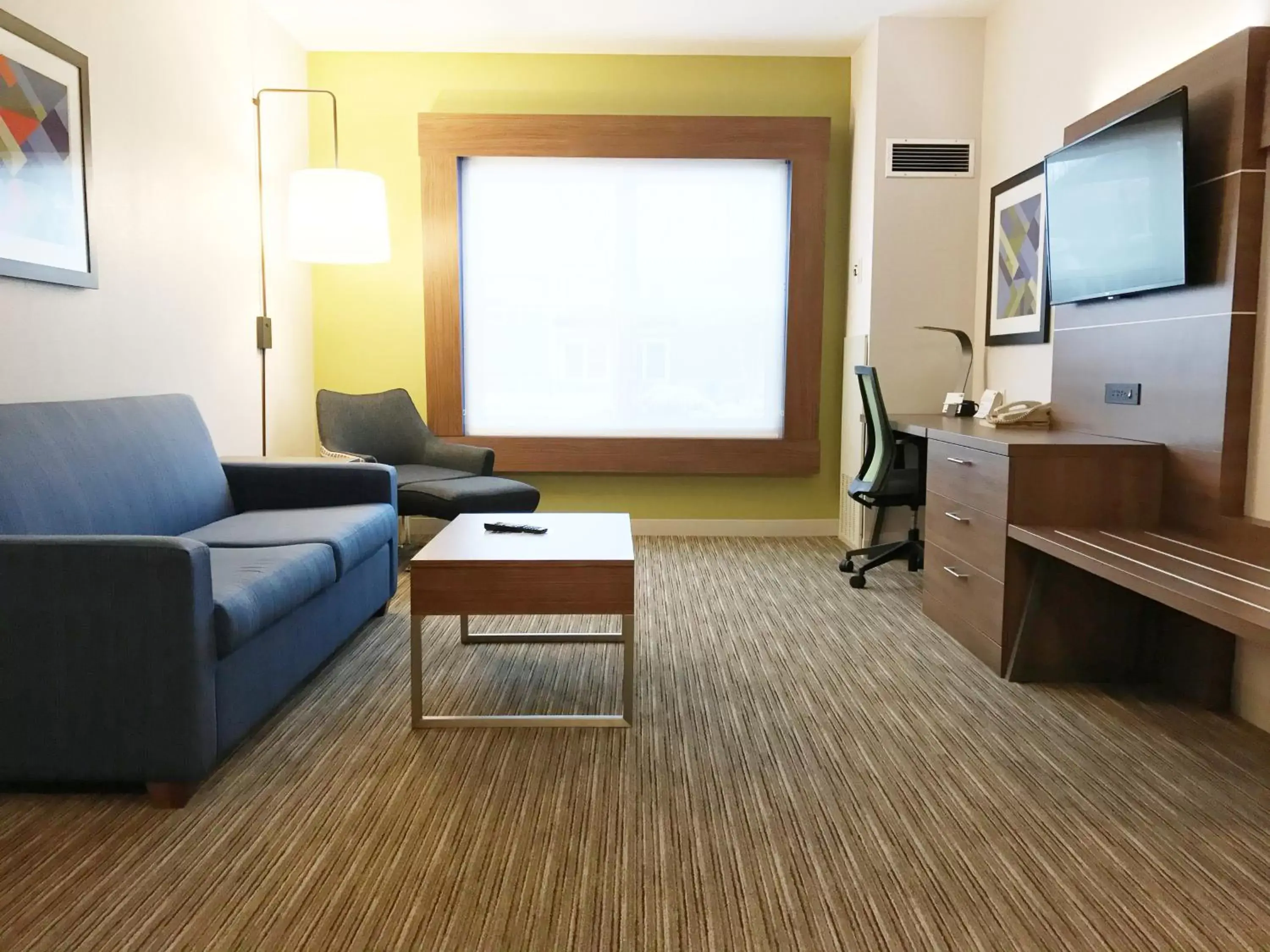 Photo of the whole room, Seating Area in Holiday Inn Express Hotel & Suites White River Junction, an IHG Hotel