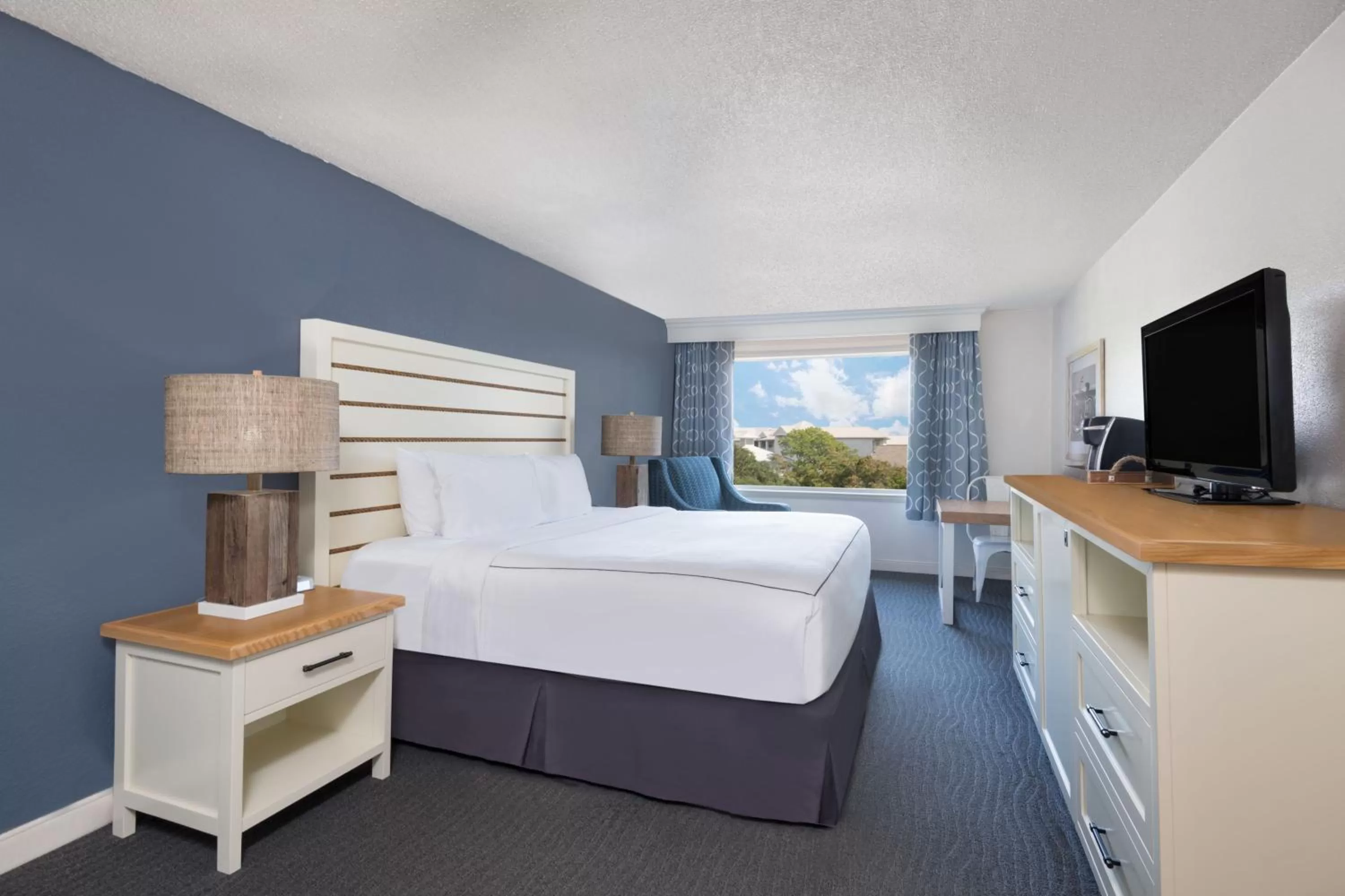 Photo of the whole room, Bed in Beach House Resort Hilton Head Island