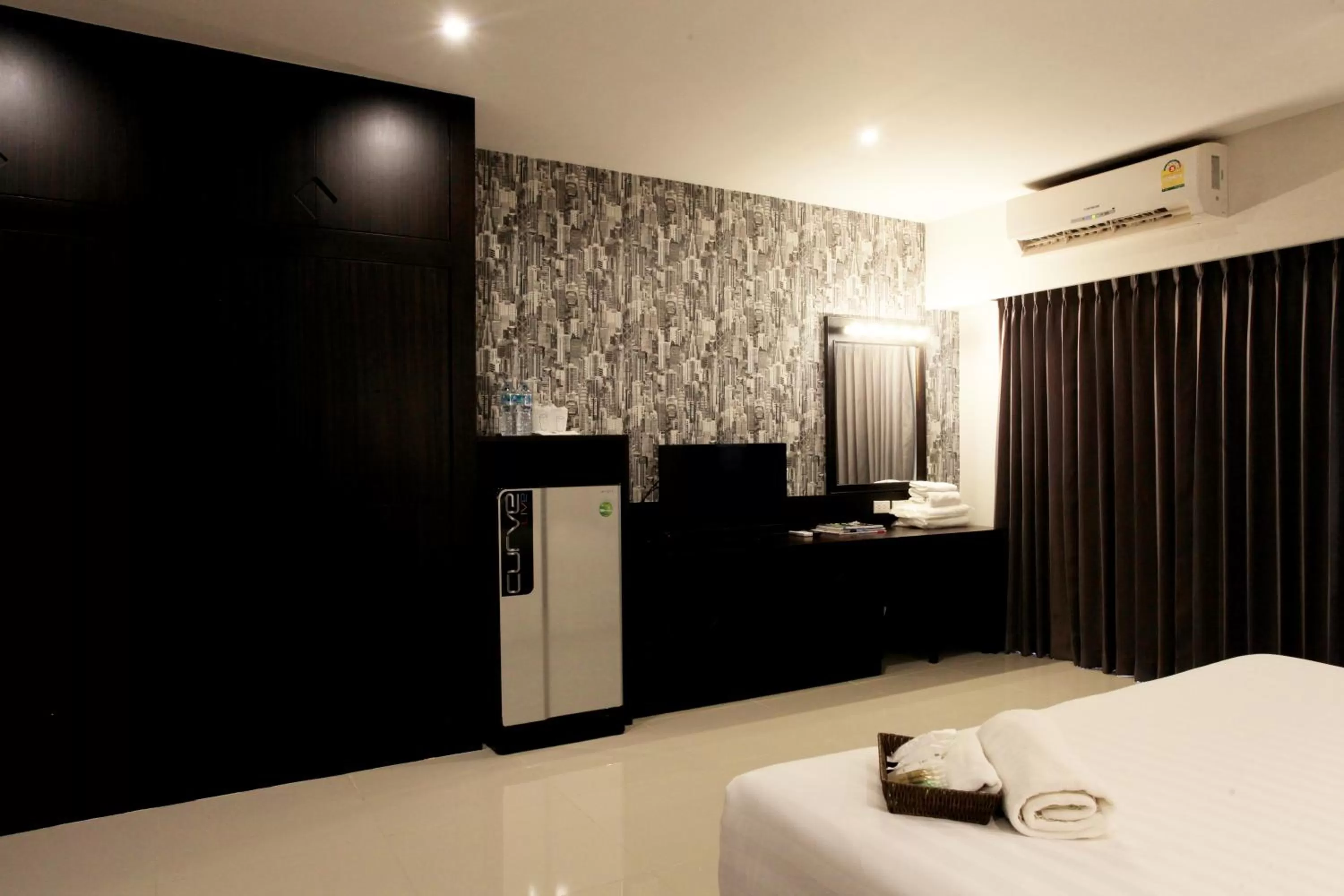 Photo of the whole room, Bed in Chateau de Sukhumvit