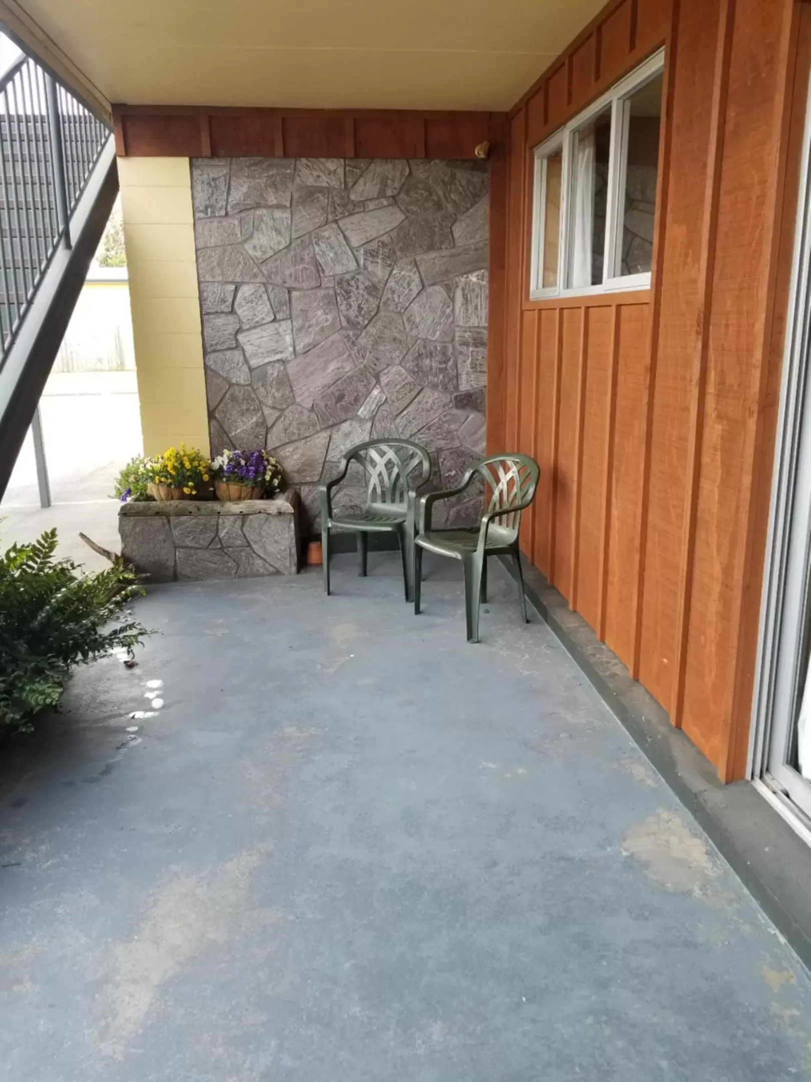 Seating area in Alpine View Motel