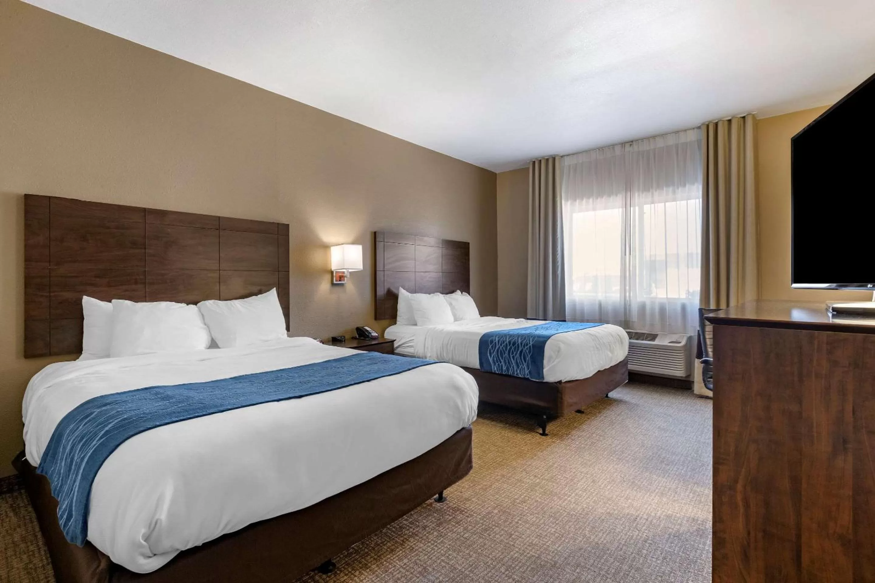 Bedroom, Bed in Comfort Inn & Suites Waterloo - Cedar Falls