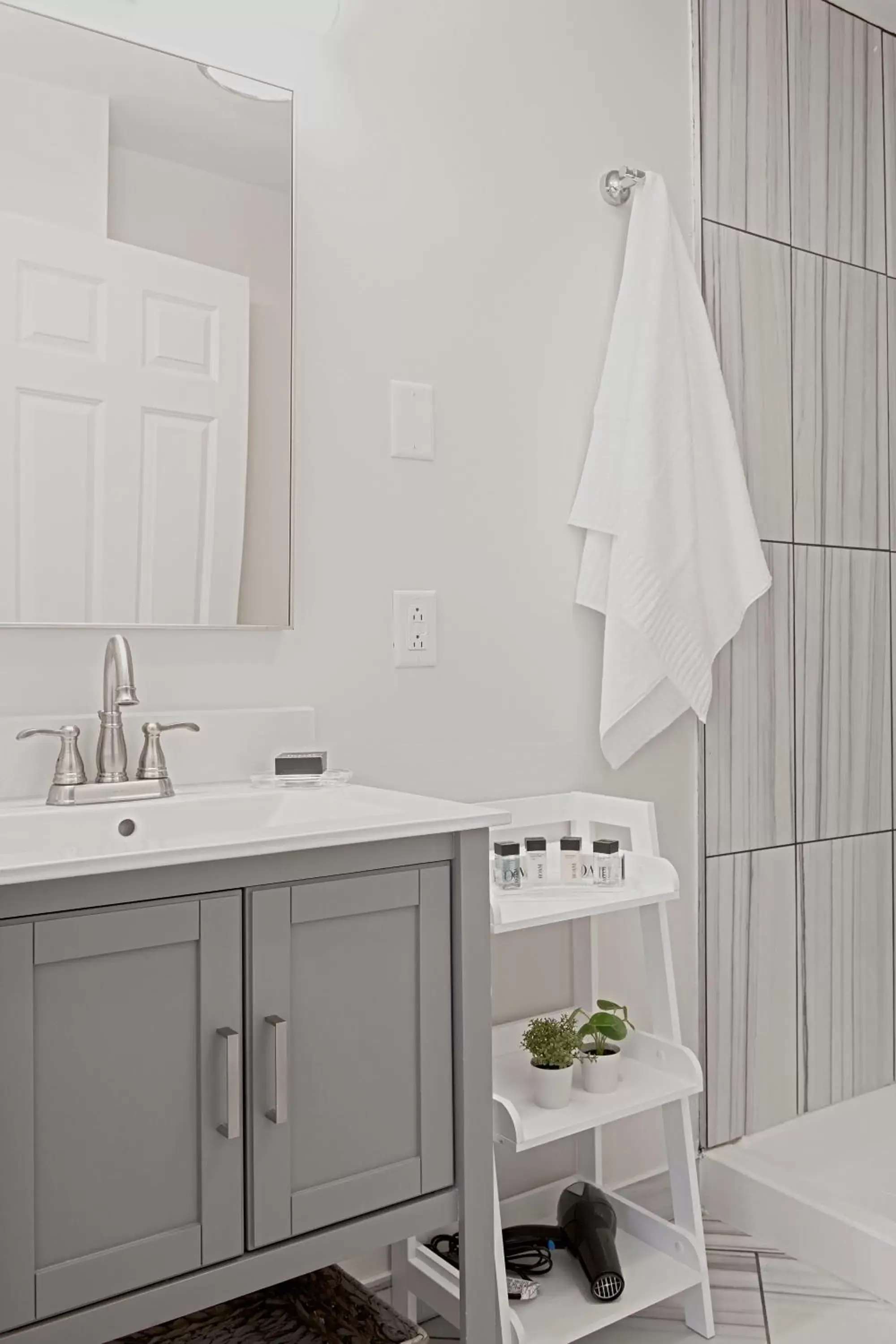 Deluxe Queen Room in The Federal Deluxe Queen Room in The Federal