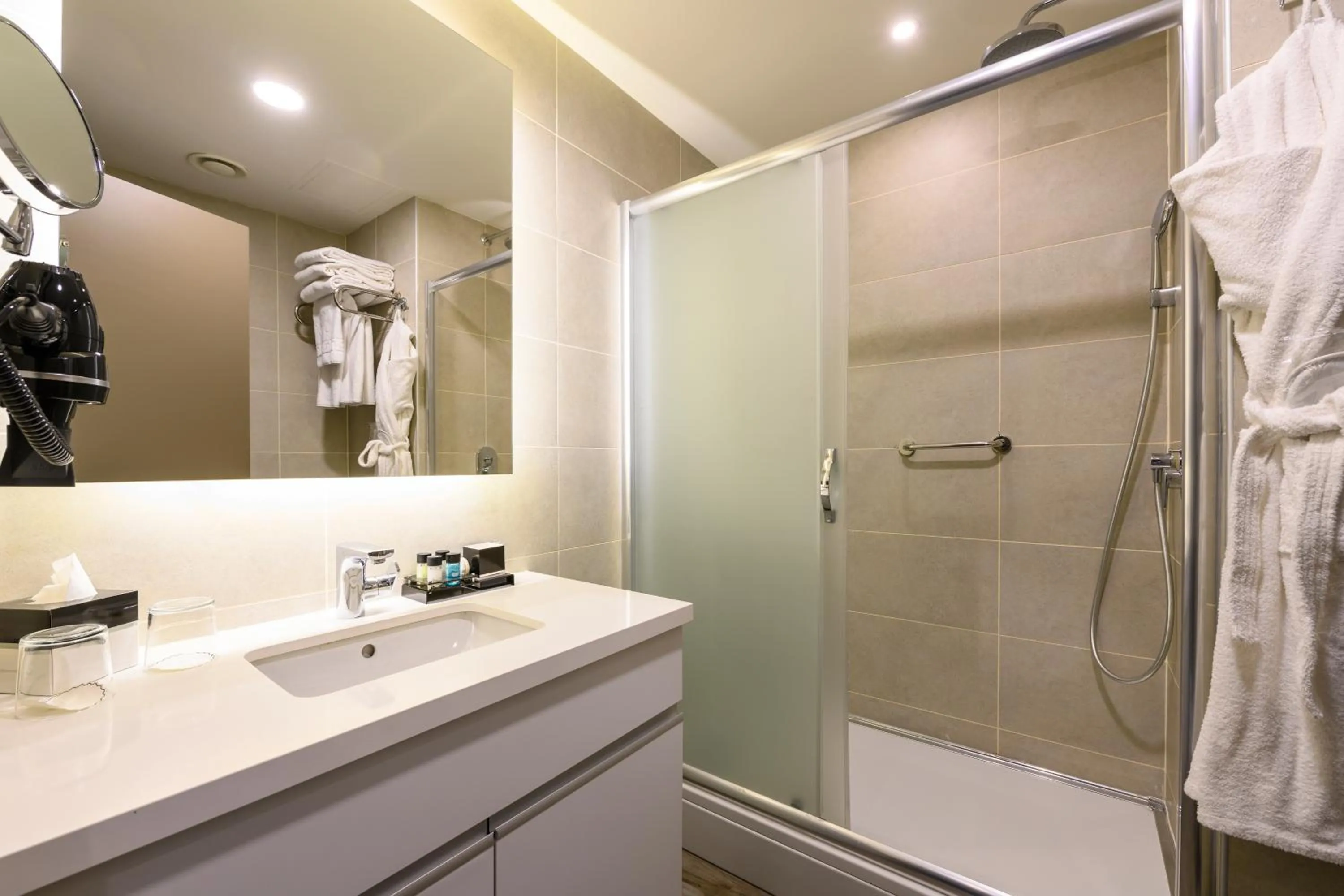 Bathroom in La Quinta by Wyndham Istanbul Gunesli