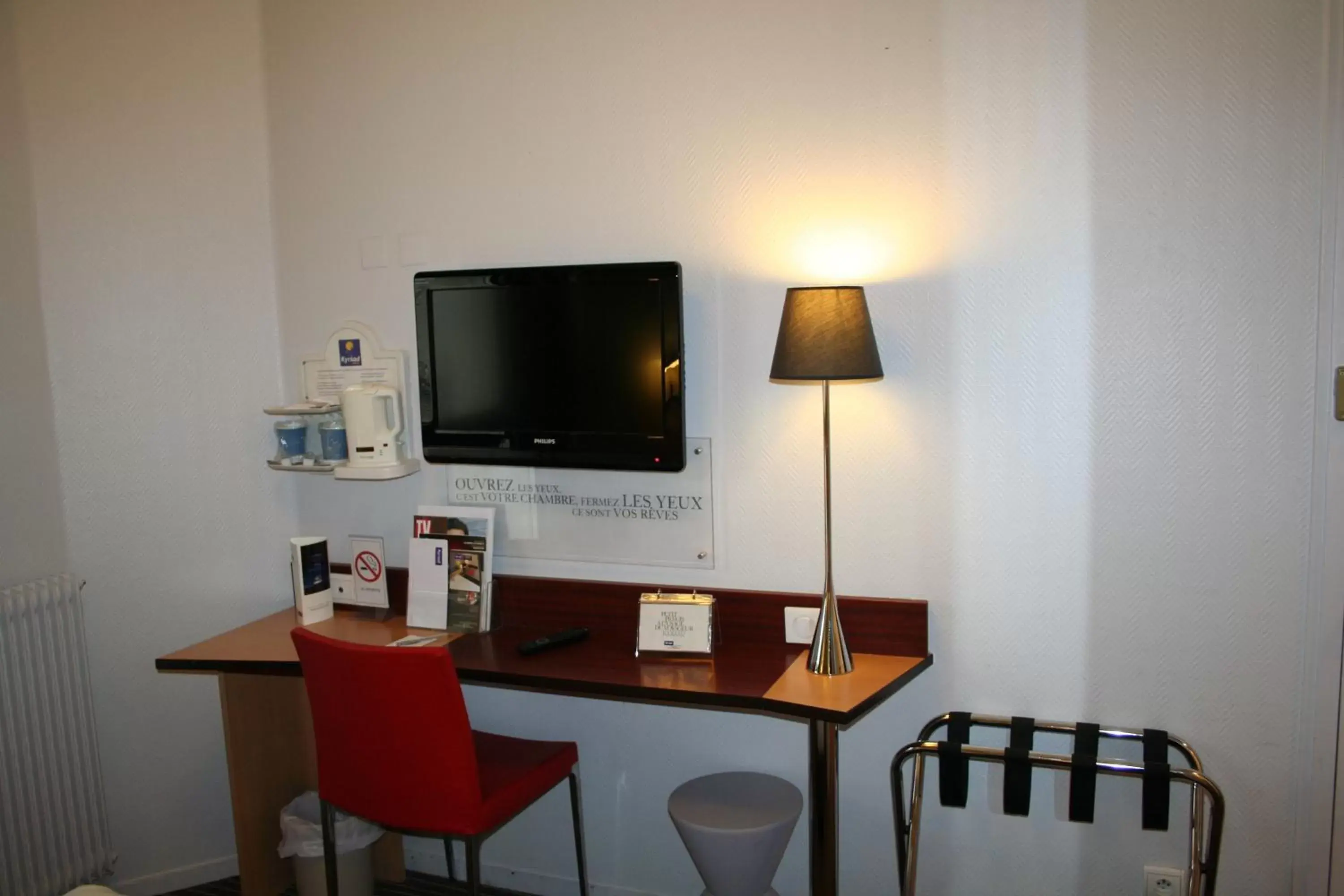 TV and multimedia, TV/Entertainment Center in Kyriad Hotel Dijon Gare