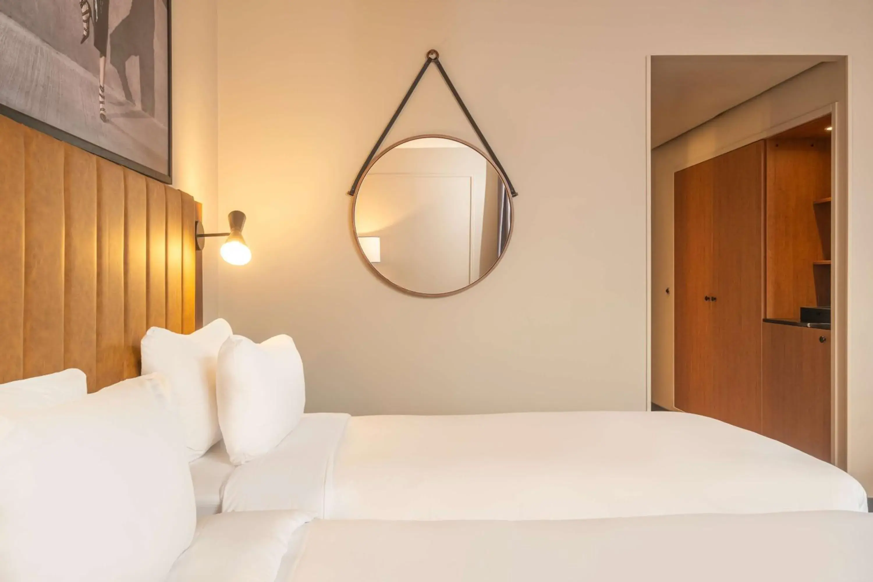 Bedroom, Bed in Radisson Blu Hotel Marseille Vieux Port