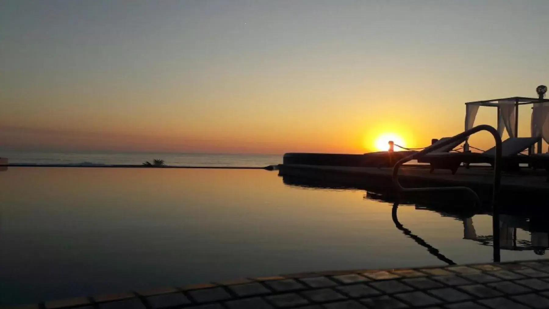 Sunset, Swimming Pool in Hotel Villas Punta Blanca