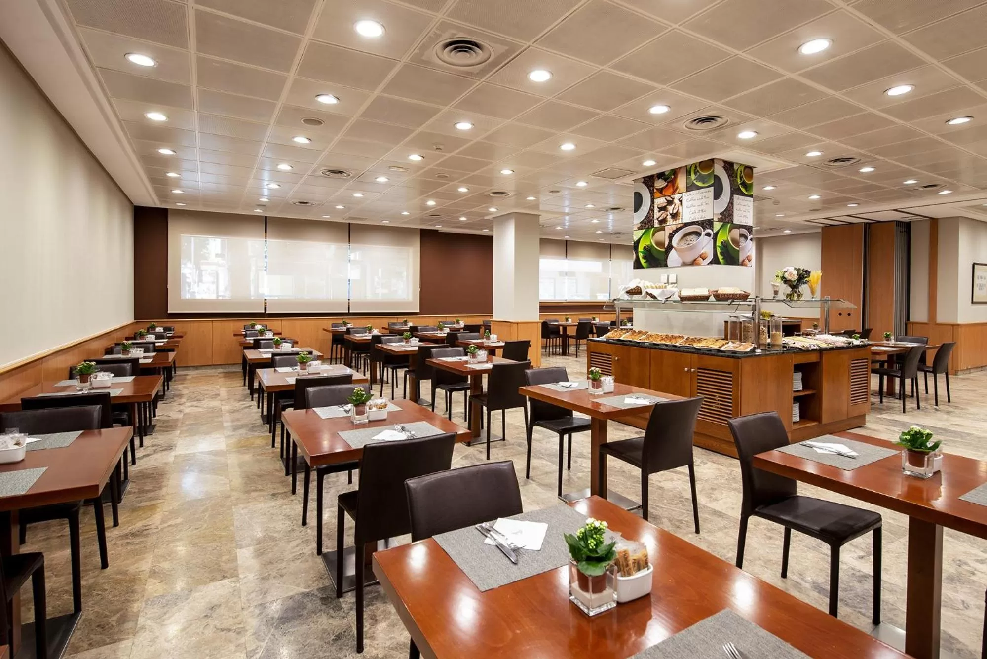 Restaurant/places to eat in Hotel Praga