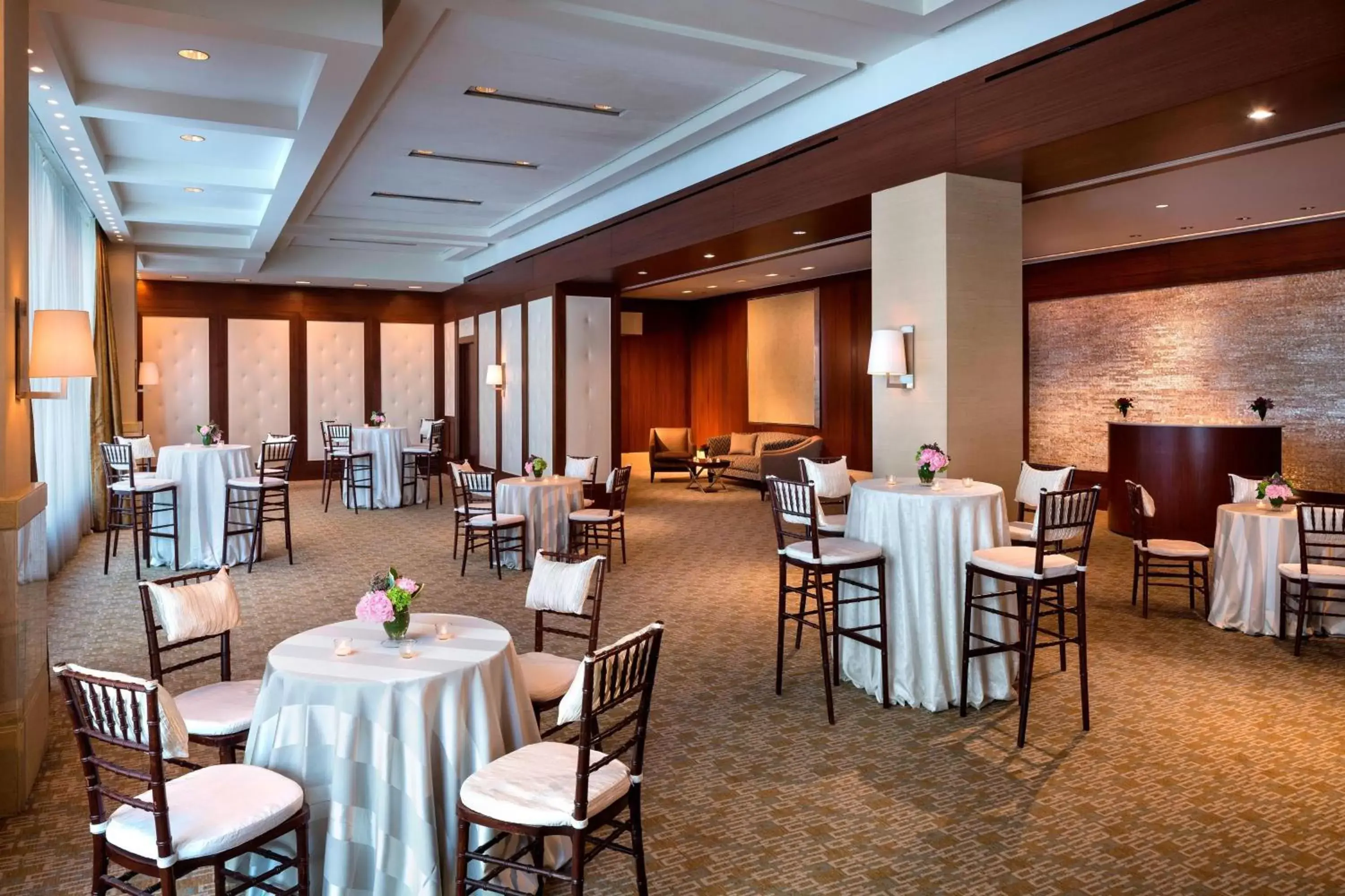 Photo of the whole room, Restaurant/Places to Eat in The Ritz-Carlton, Boston