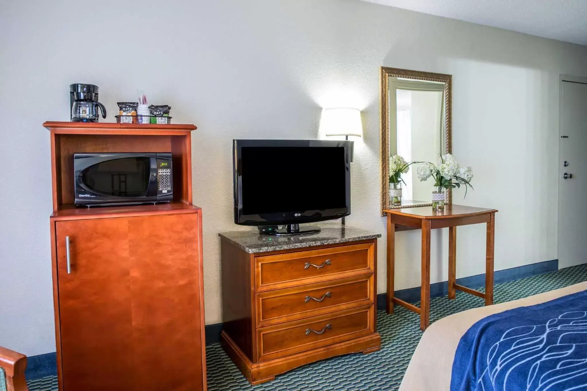 Queen Room with Sea View in Comfort Inn on the Ocean