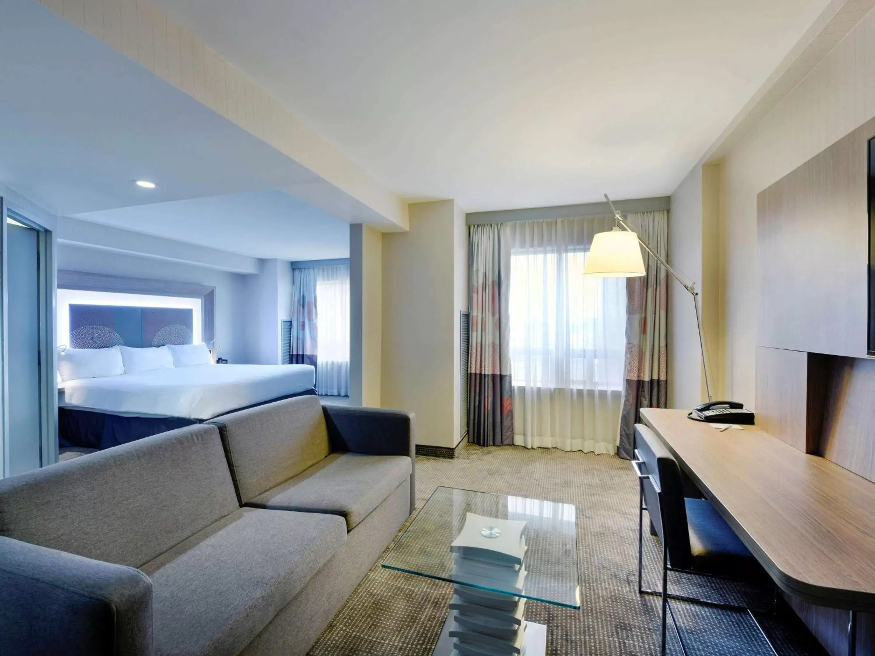 Photo of the whole room, Seating Area in Novotel Ottawa City Centre Hotel