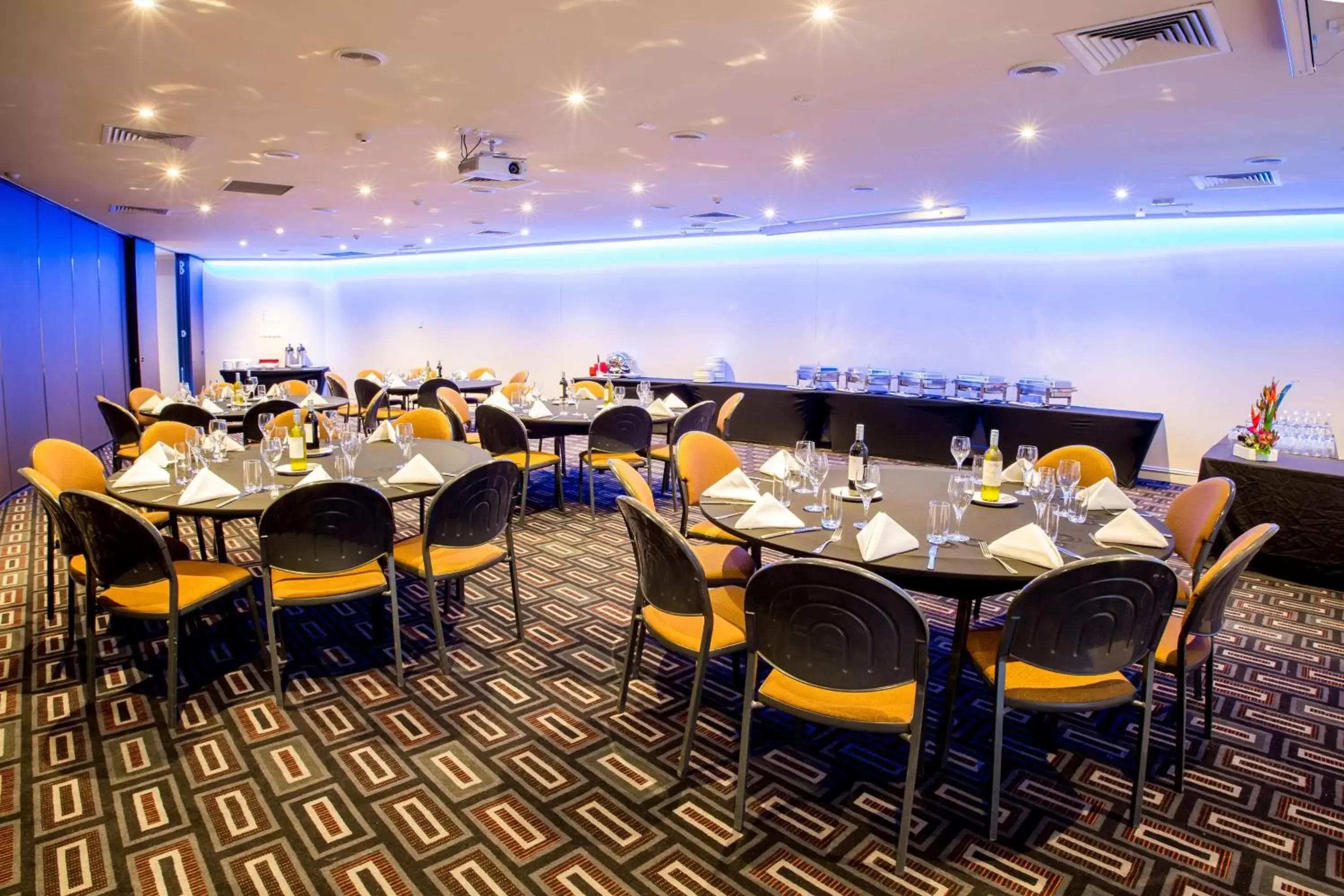 Meeting/conference room, Restaurant/Places to Eat in DoubleTree by Hilton Cairns