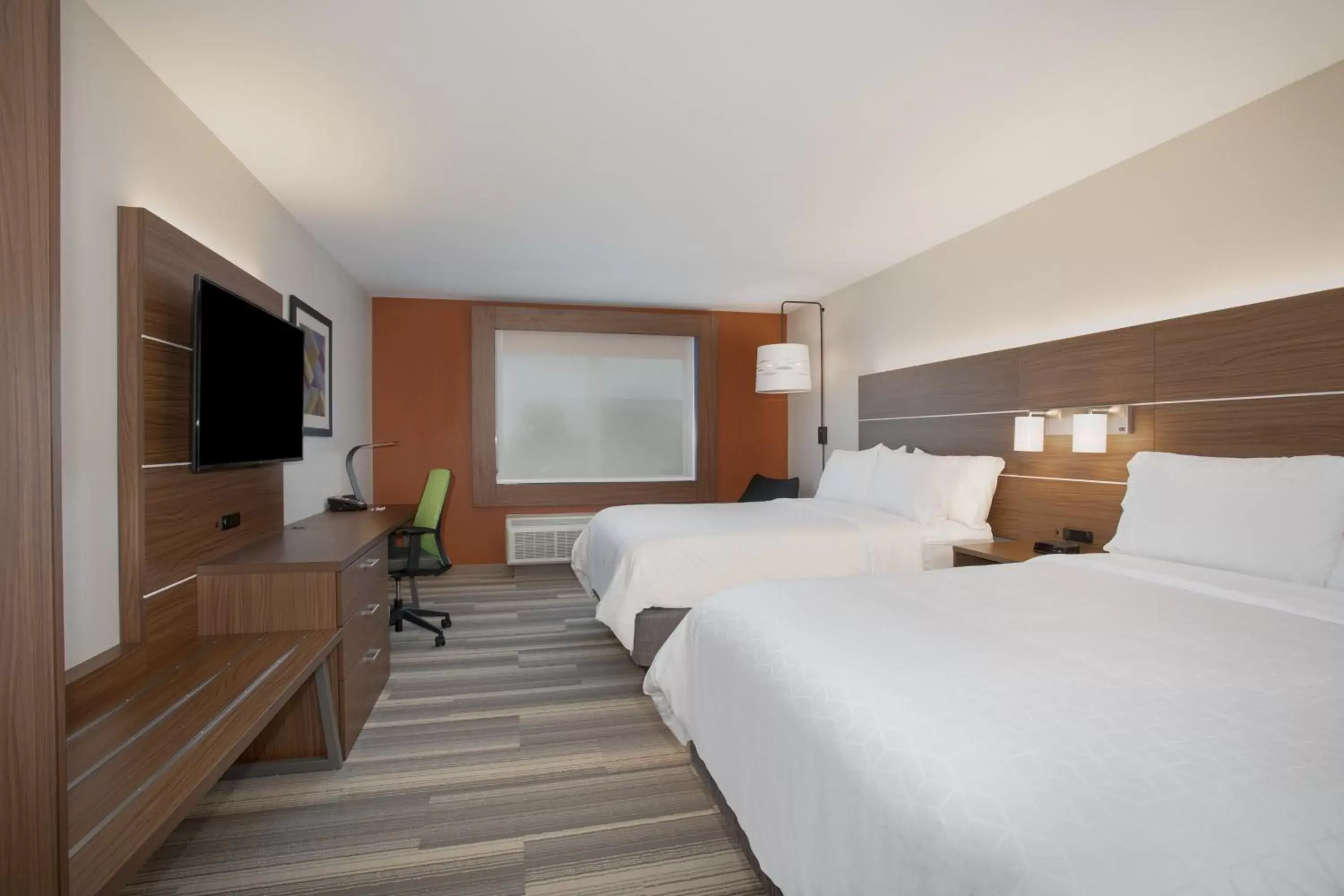 Photo of the whole room, Bed in Holiday Inn Express & Suites Sioux City North - Event Center, an IHG Hotel
