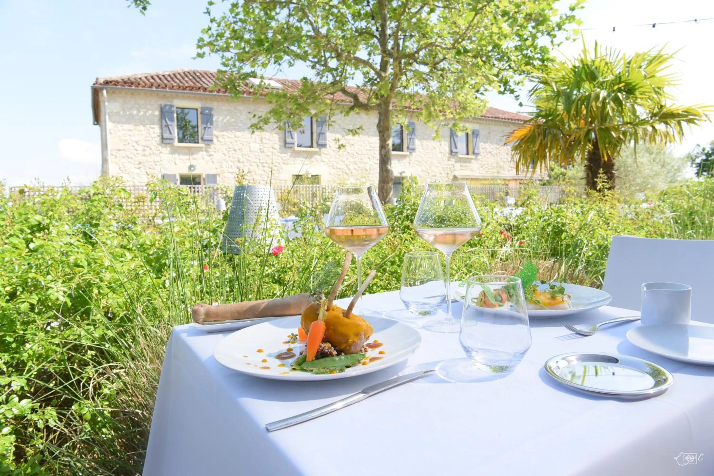 Food in Le Domaine de Baulieu, Singuliers Hotels