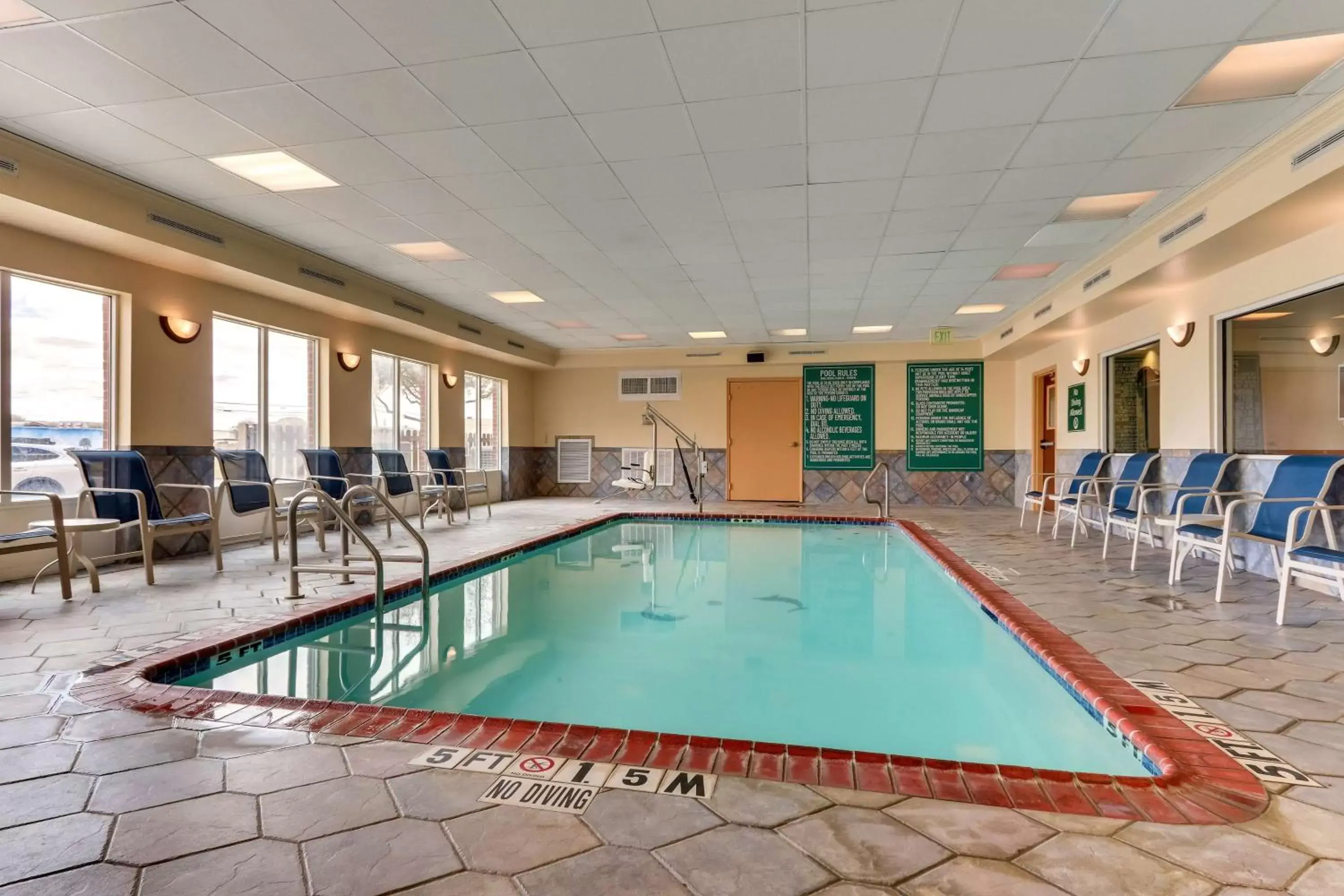 Swimming Pool in Best Western Plus Woodway Waco South Inn & Suites