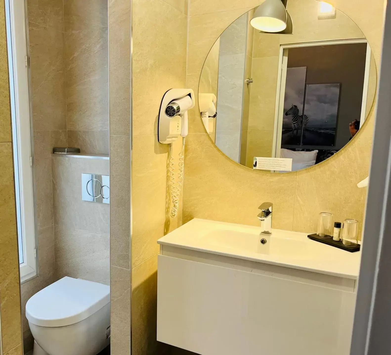 Bathroom in Hotel Le Cardinal Rueil Centre