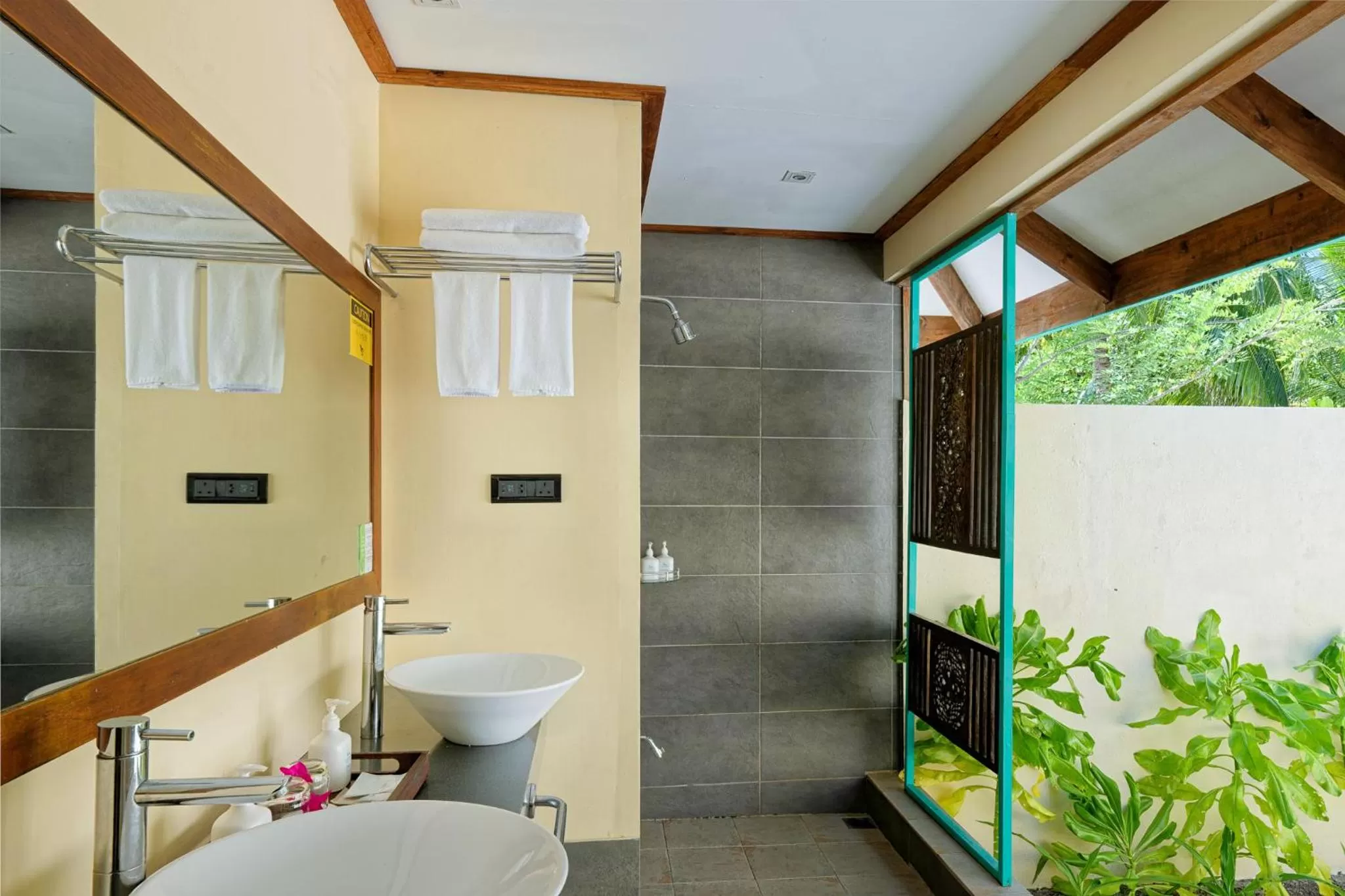 Bathroom in Canareef Resort Maldives