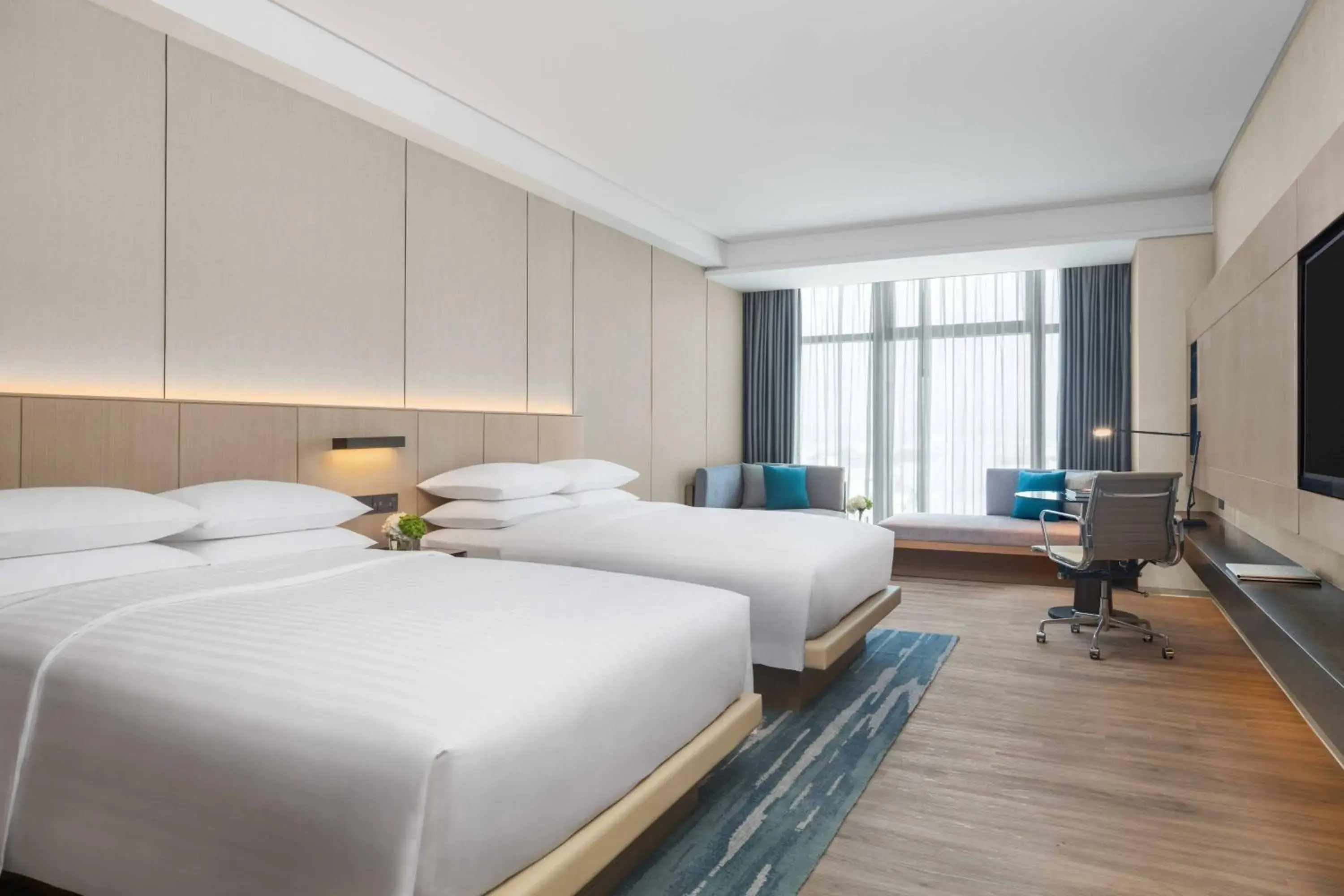 Photo of the whole room, Bed in Courtyard by Marriott Shenzhen Bao'an