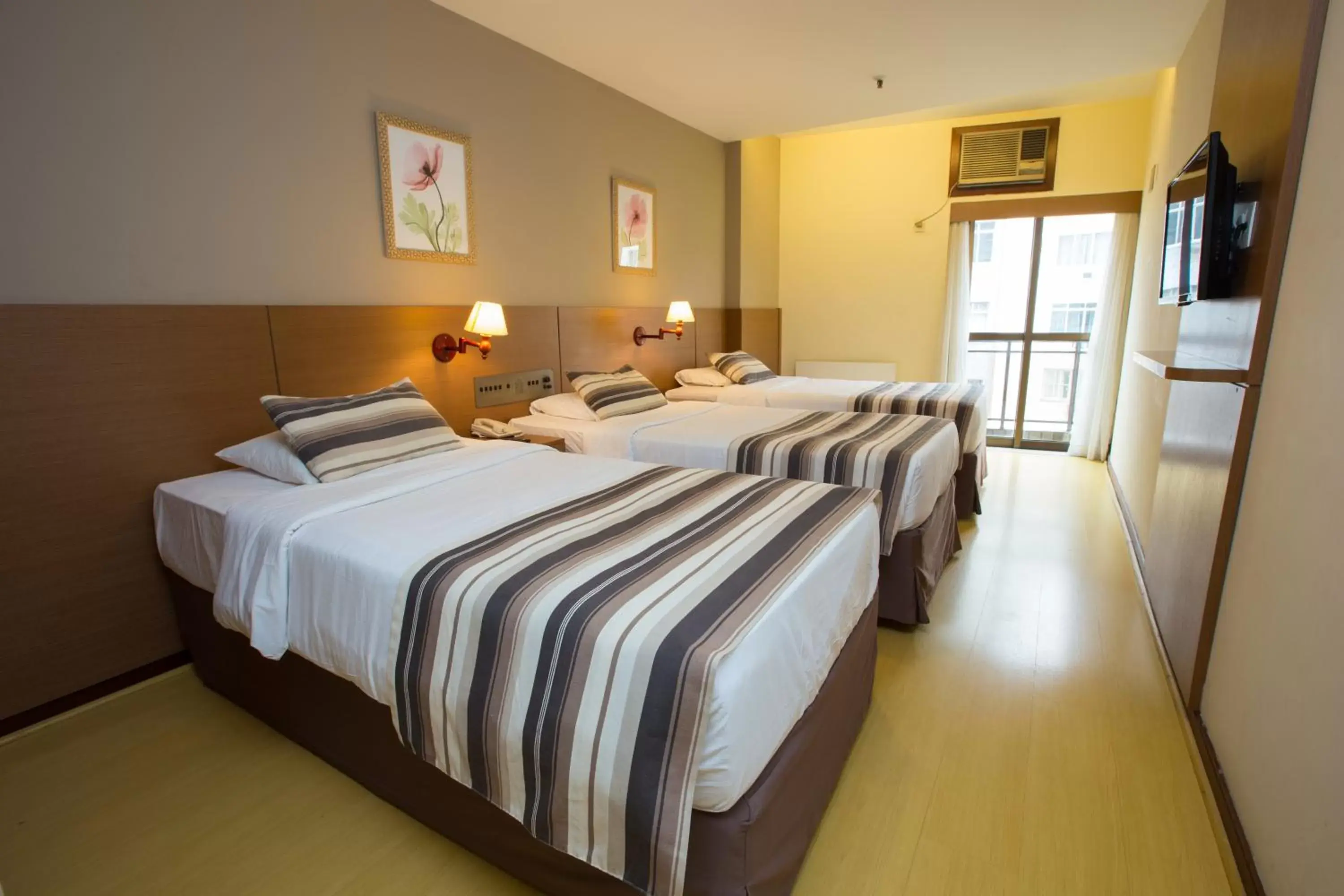 Day, Bed in Augusto's Copacabana Hotel Day, Bed in Augusto's Copacabana Hotel