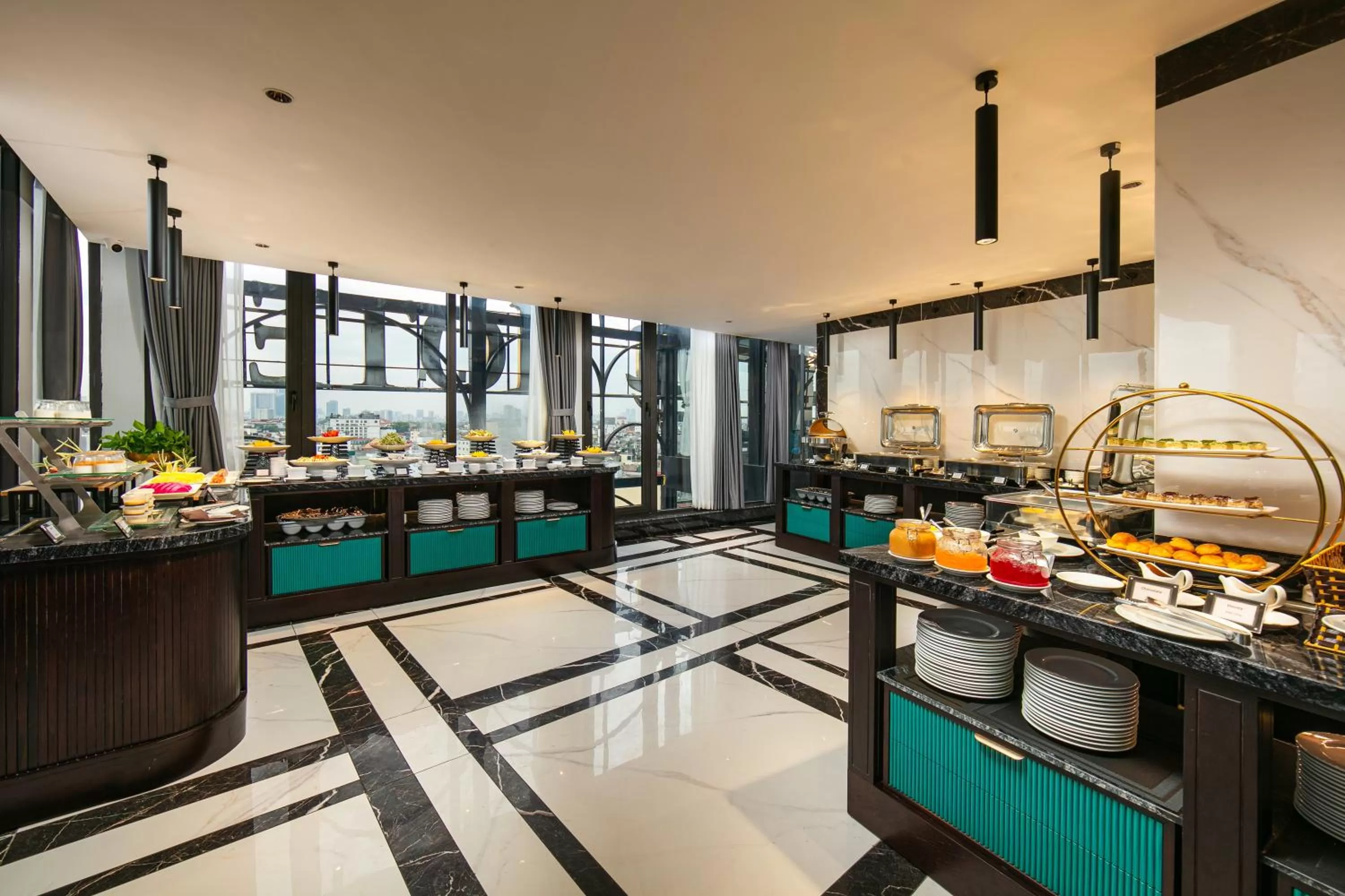 Restaurant/places to eat in MAY DE VILLE Lakeside Hotel