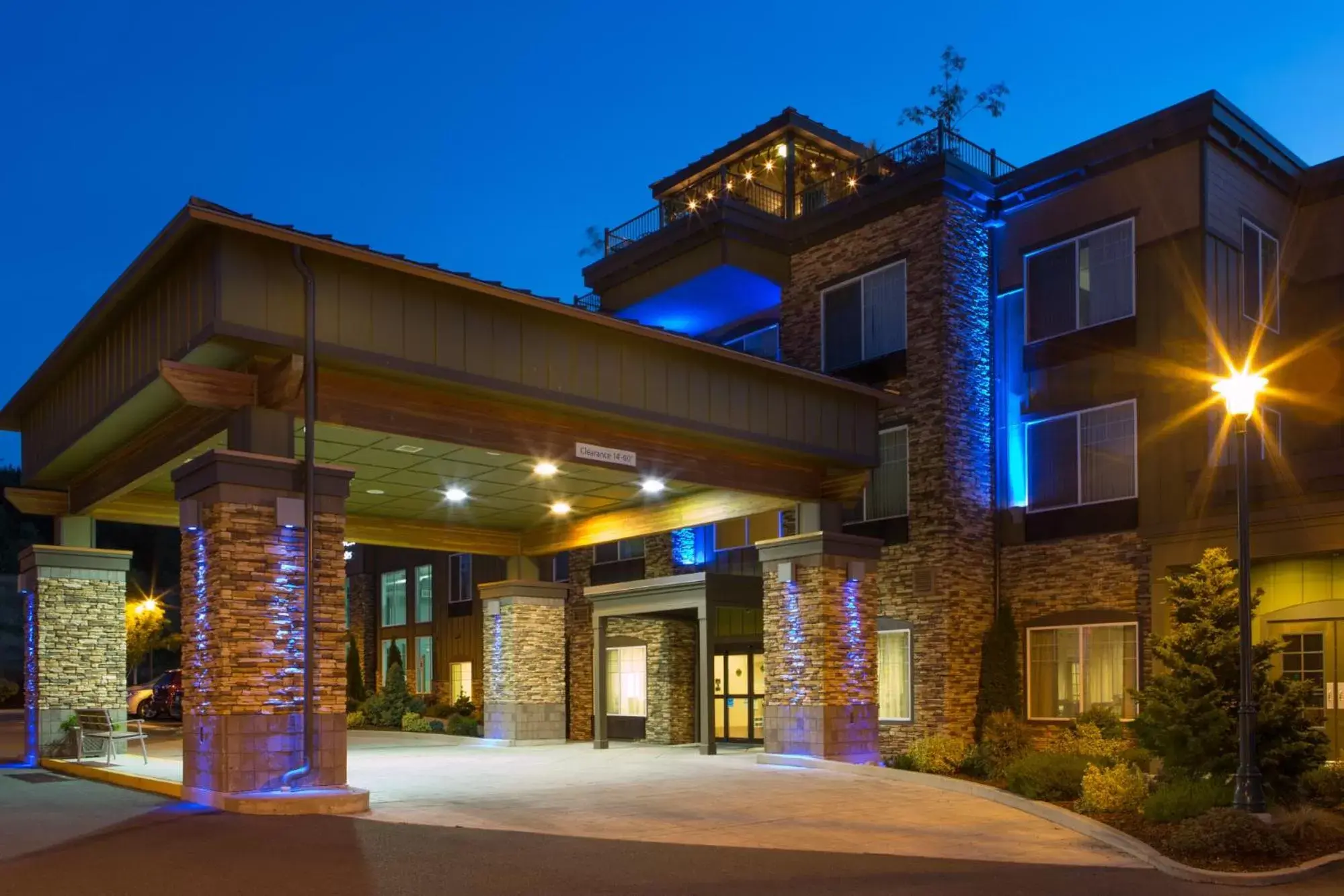 Property building in Holiday Inn Express Hotel & Suites North Sequim, an IHG Hotel