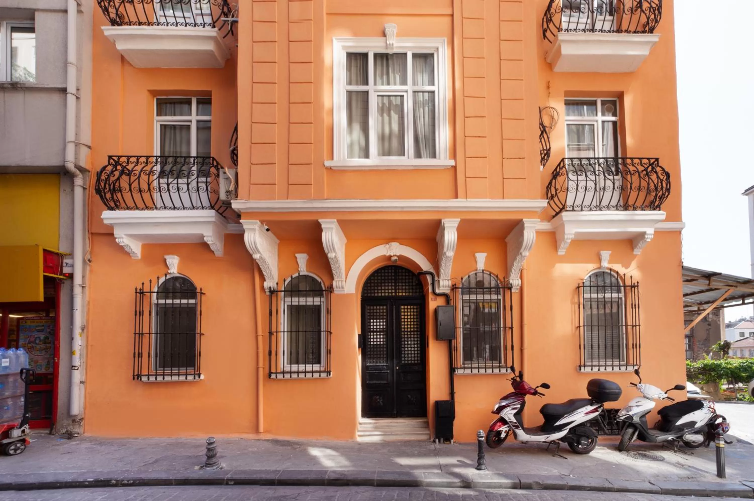 Property building in taxim cool