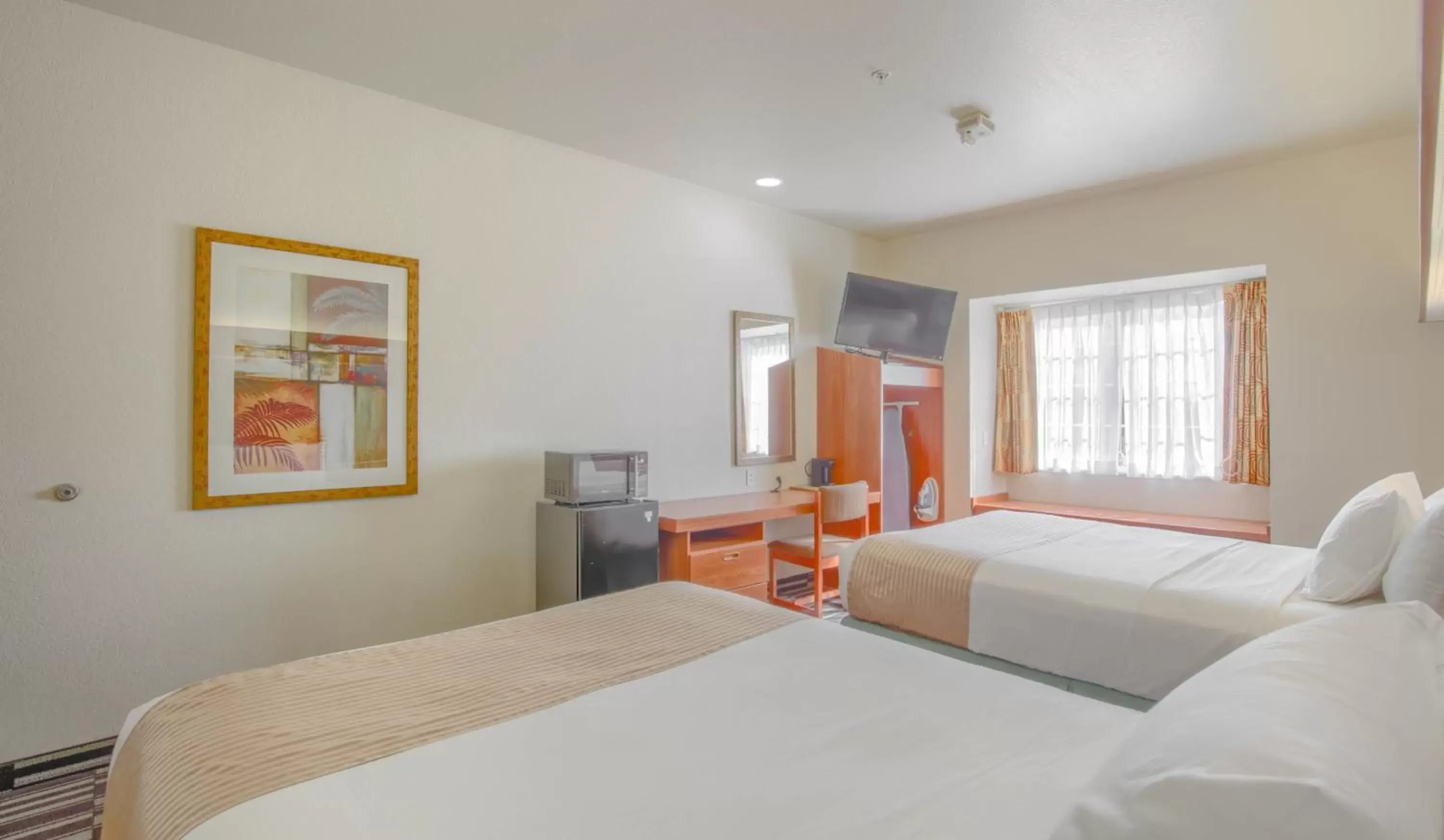 Bedroom, Bed in Microtel Inn & Suites by Wyndham Gulf Shores