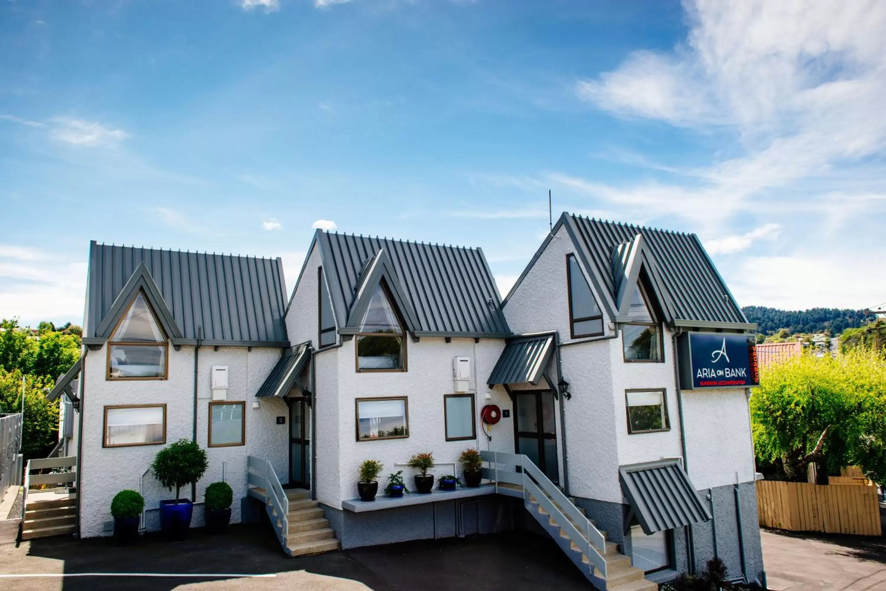 Facade/entrance in Aria on Bank Facade/entrance in Aria on Bank