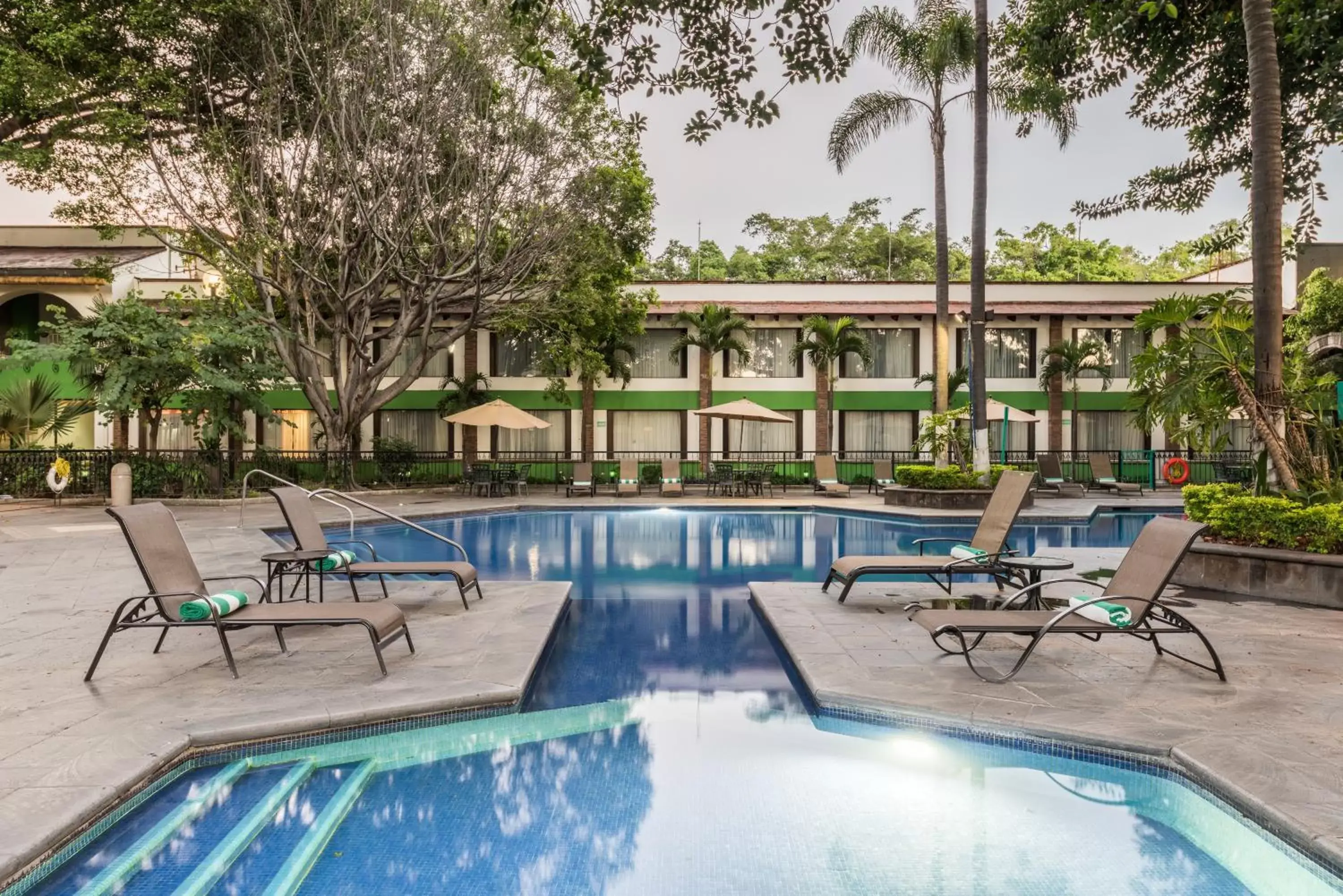 Swimming Pool in Holiday Inn Guadalajara Expo Plaza del Sol, an IHG Hotel