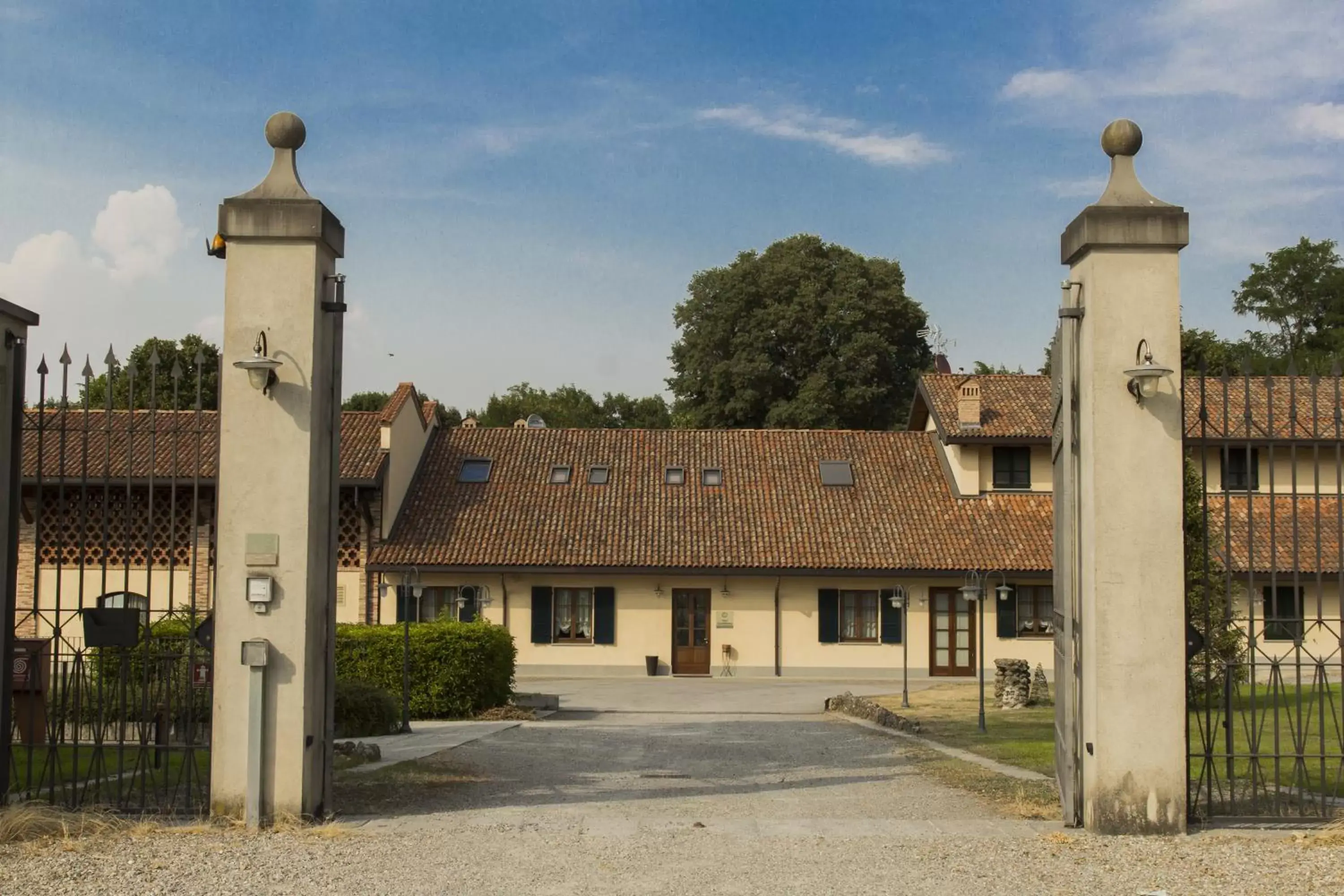 Facade/entrance, Property Building in Country Hotel Castelbarco