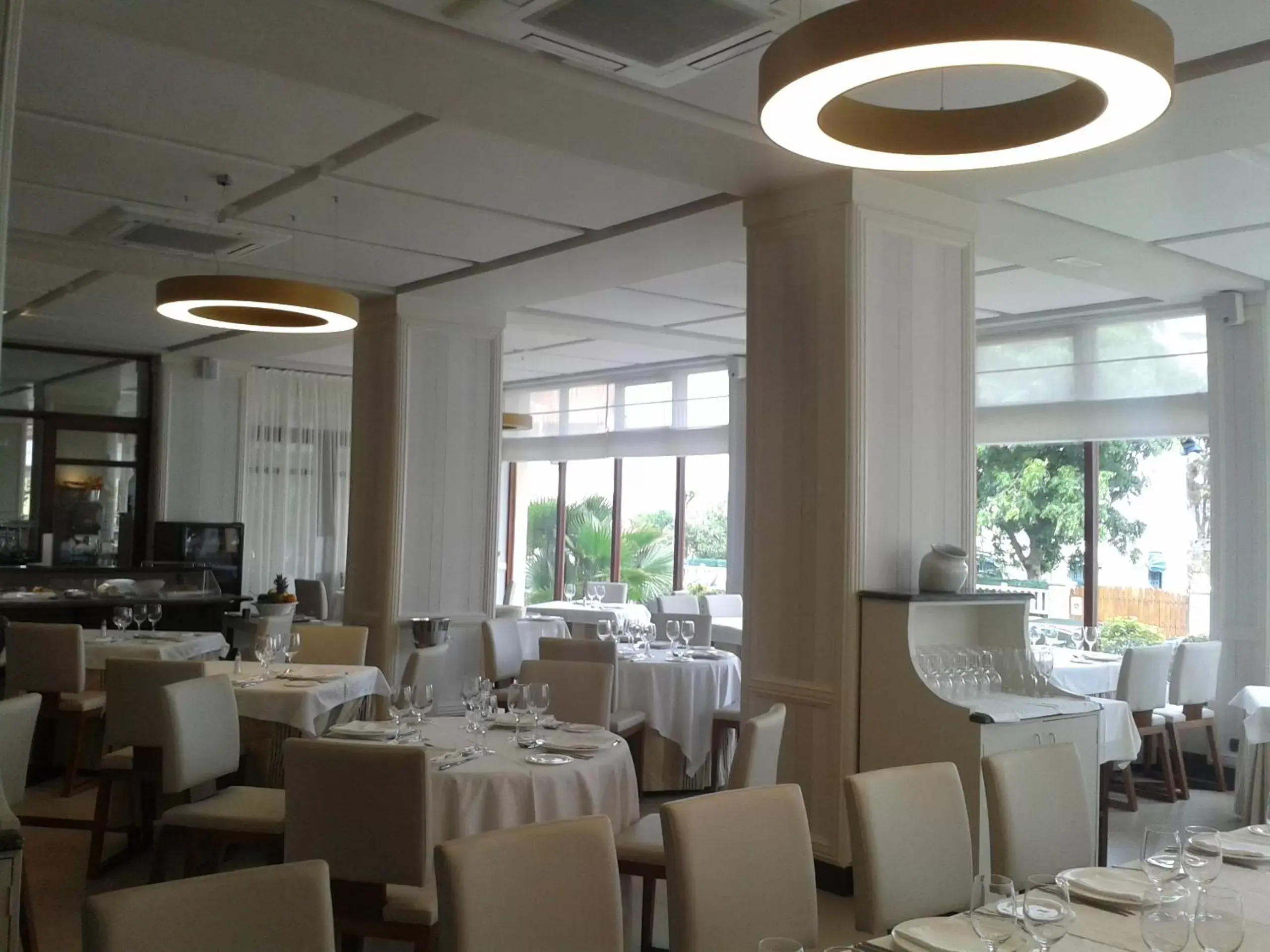 Restaurant/Places to Eat in Las Rocas Playa Hotel