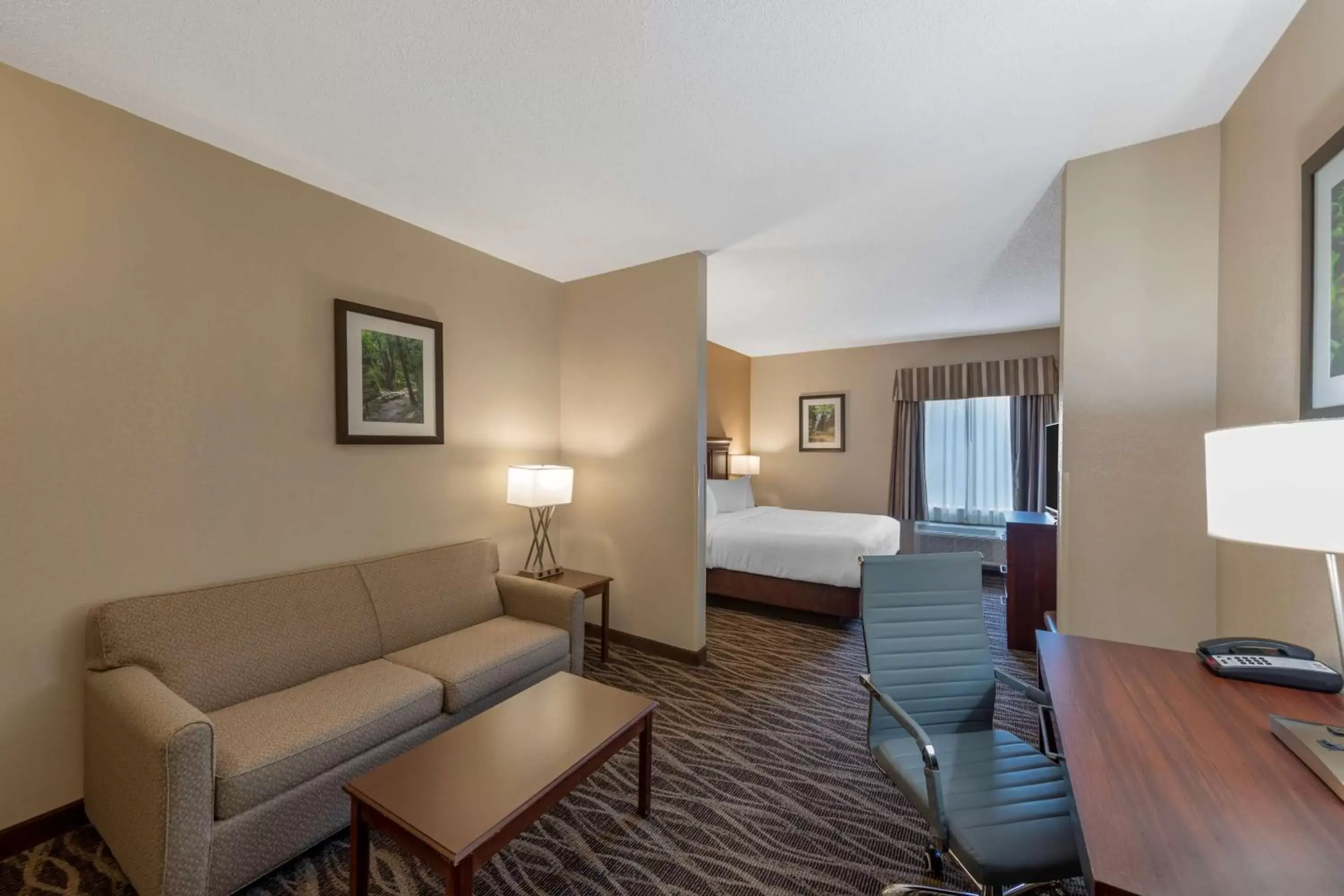 Bedroom, Seating Area in Best Western Plus Russellville Hotel & Suites