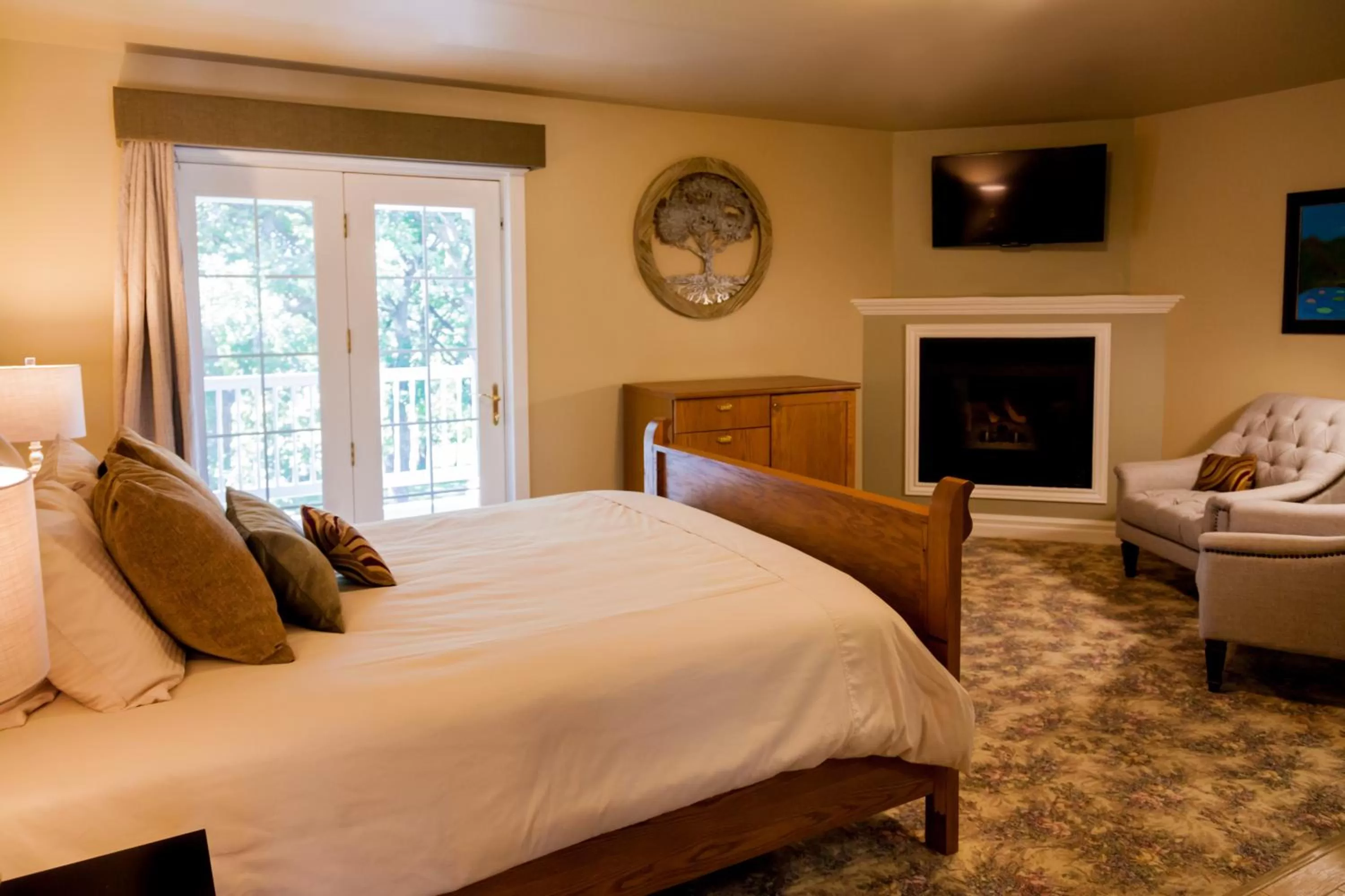 Bed in The Oakwood Inn