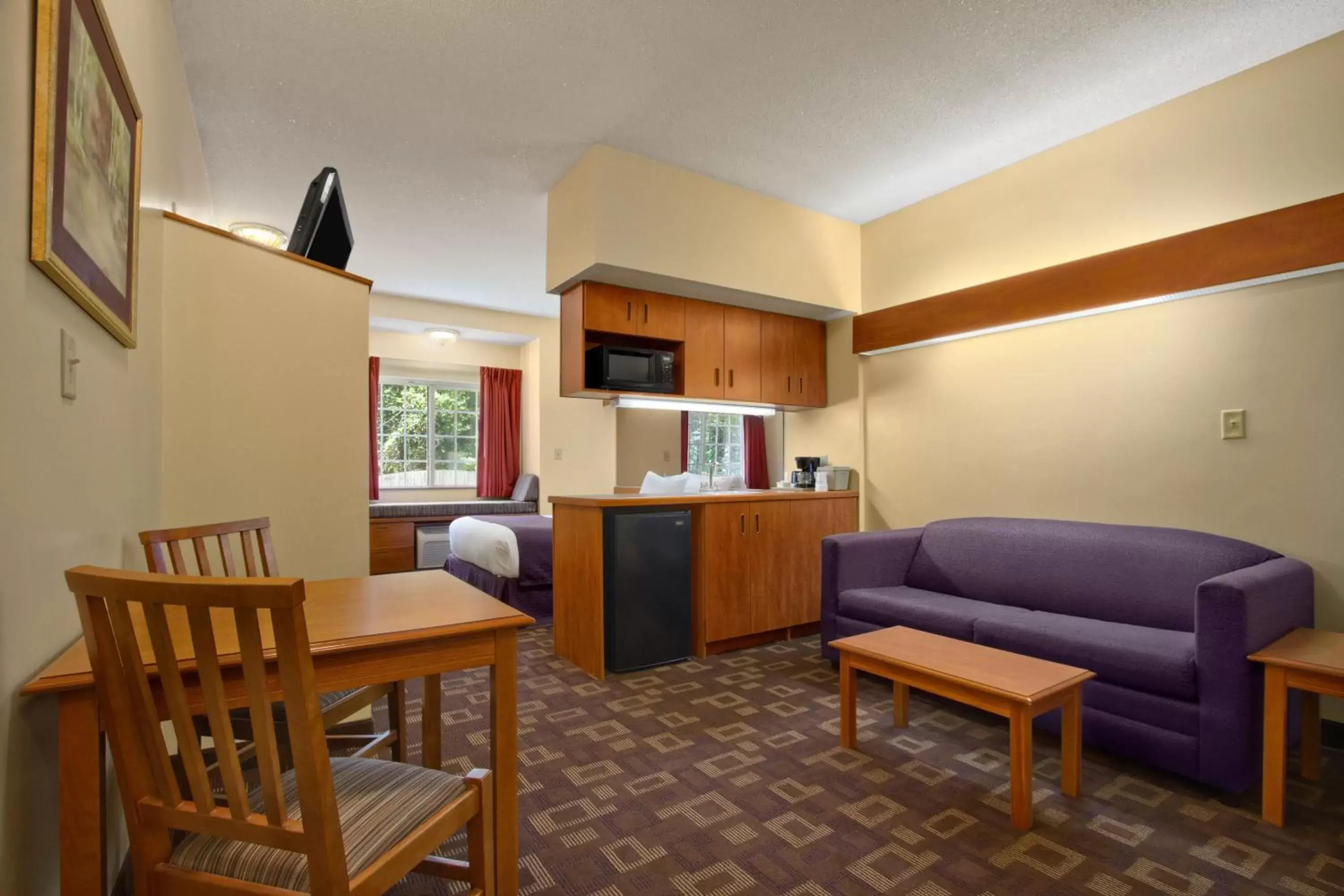 Dining Area in Microtel Inn & Suites by Wyndham Charlotte/Northlake