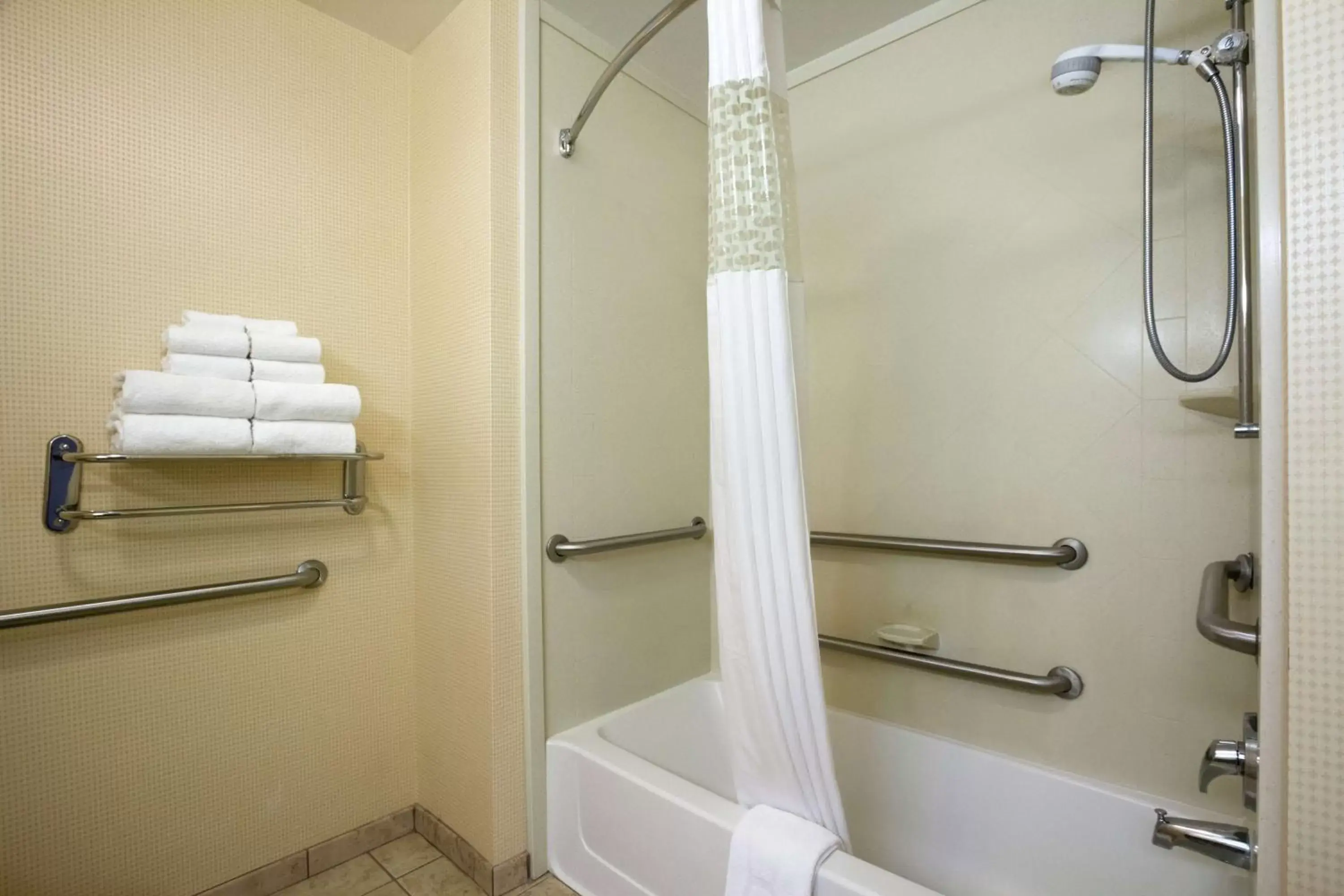Bathroom in Hampton Inn & Suites El Paso/East