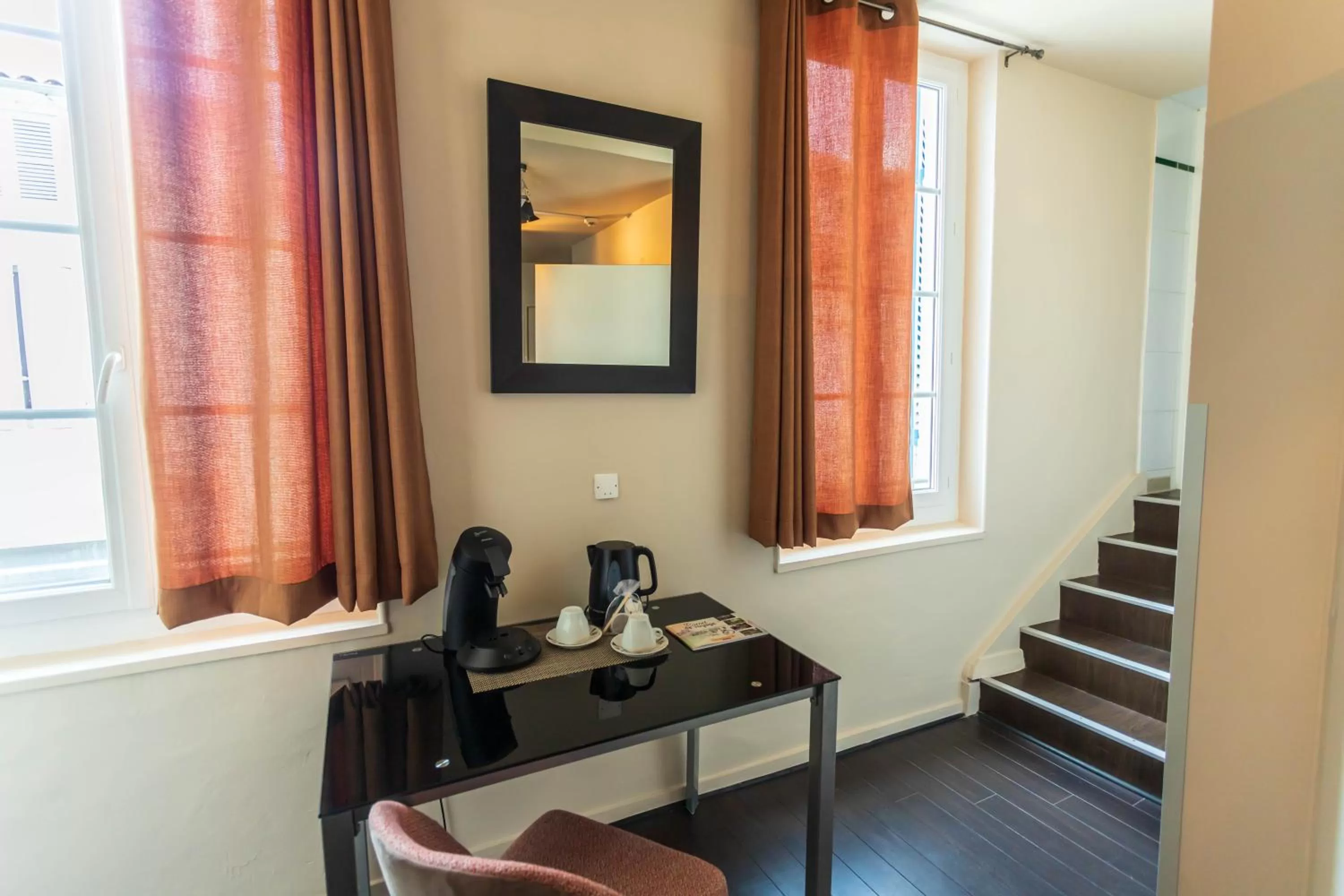 Seating area in CÔTE GARONNE le BALCON DES DAMES -hôtel et restaurant- Tonneins Fauillet Marmande - vue panoramique bord de Garonne chambres climatisées