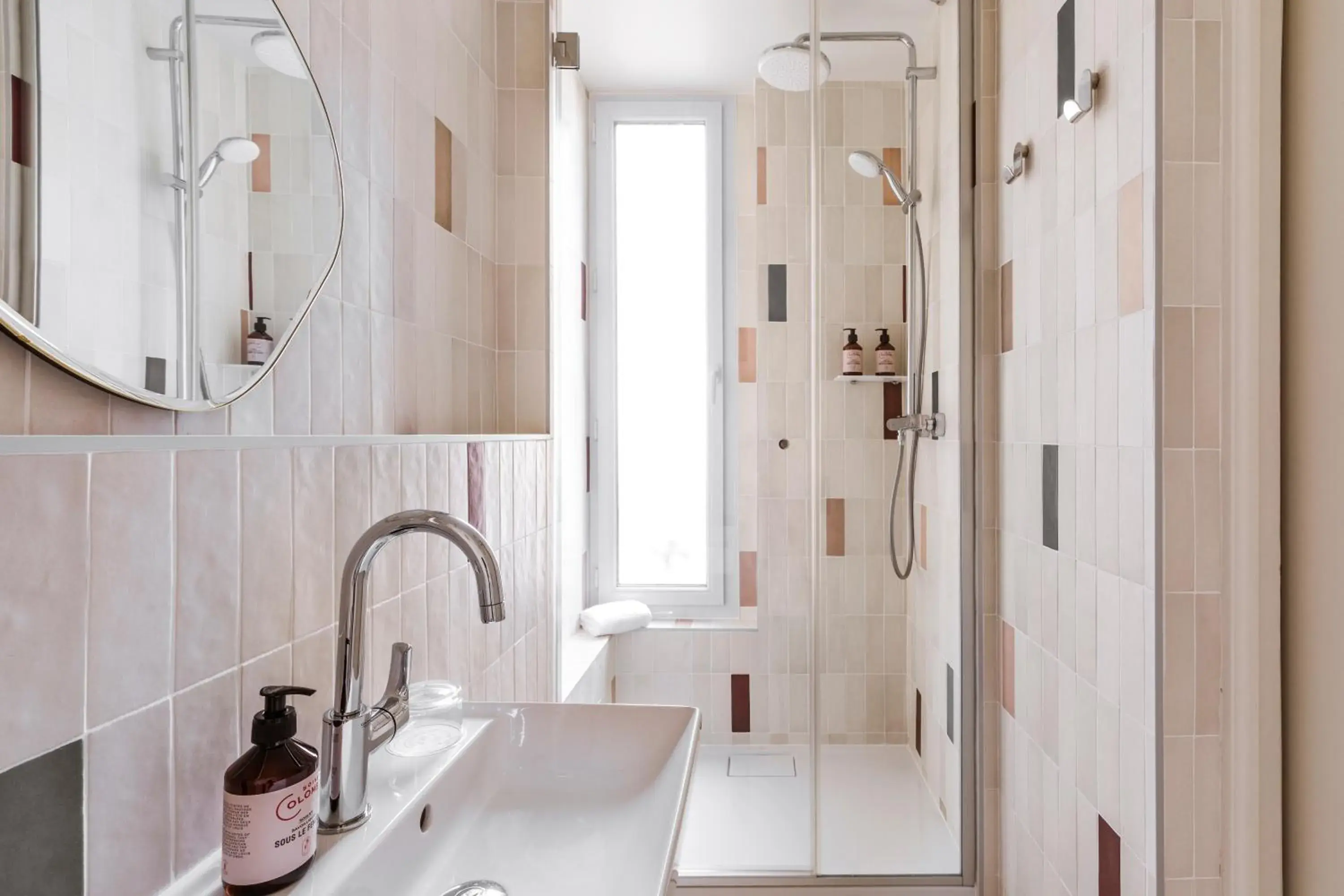 Shower, Bathroom in Hôtel AMI - Orso Hotels