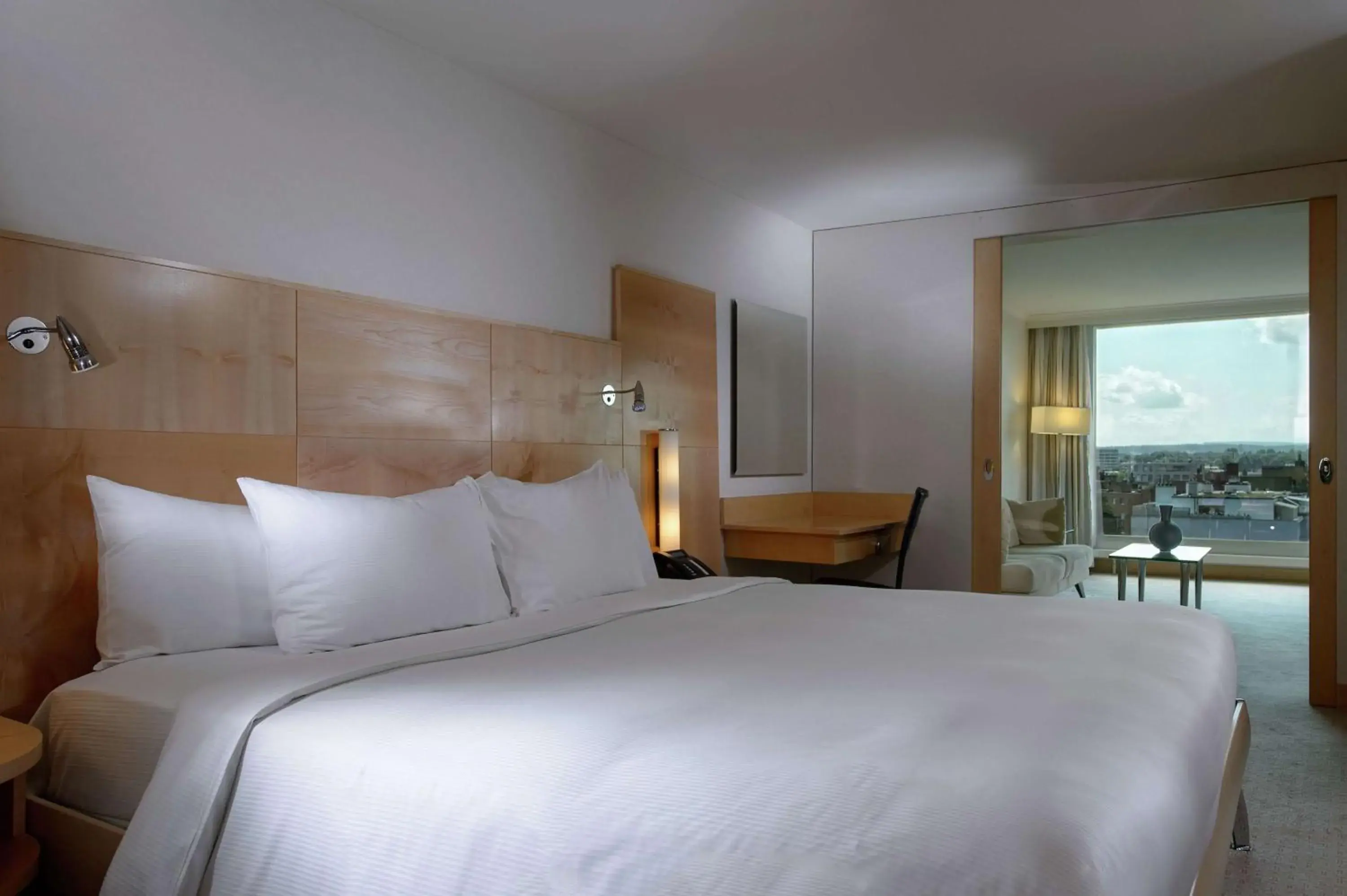 Bedroom, Bed in Hilton Zurich Airport