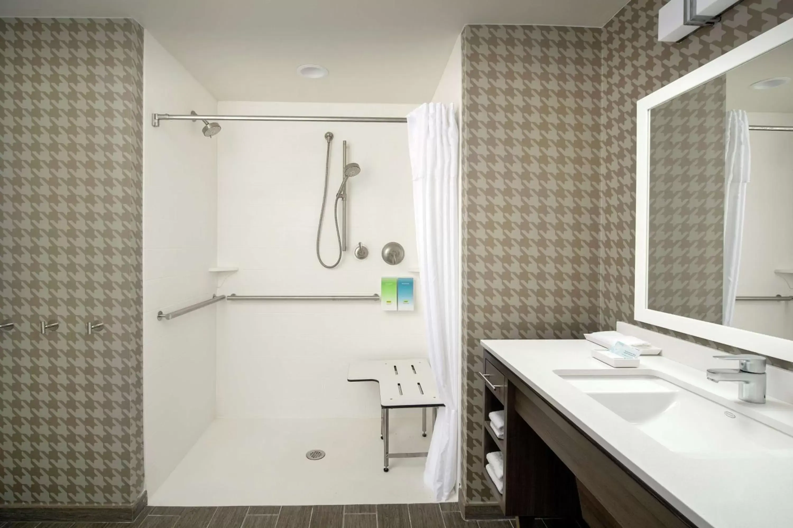 Bathroom in Home2 Suites By Hilton Lakeland