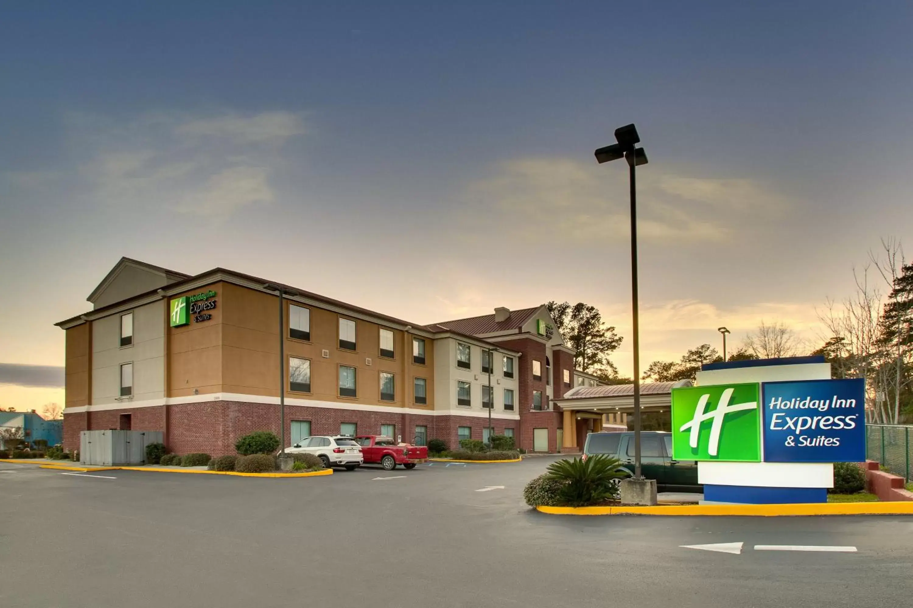 Property Building in Holiday Inn Express & Suites Laurel, an IHG Hotel